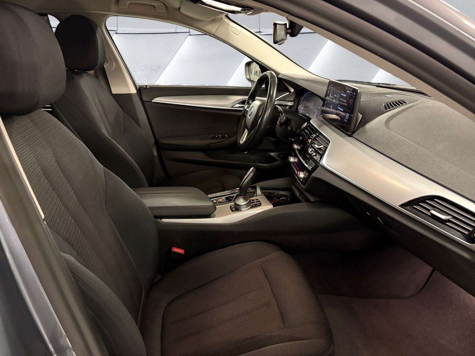 BMW 520d xDrive Micro-hybride 48V Touring Steptronic-image-13