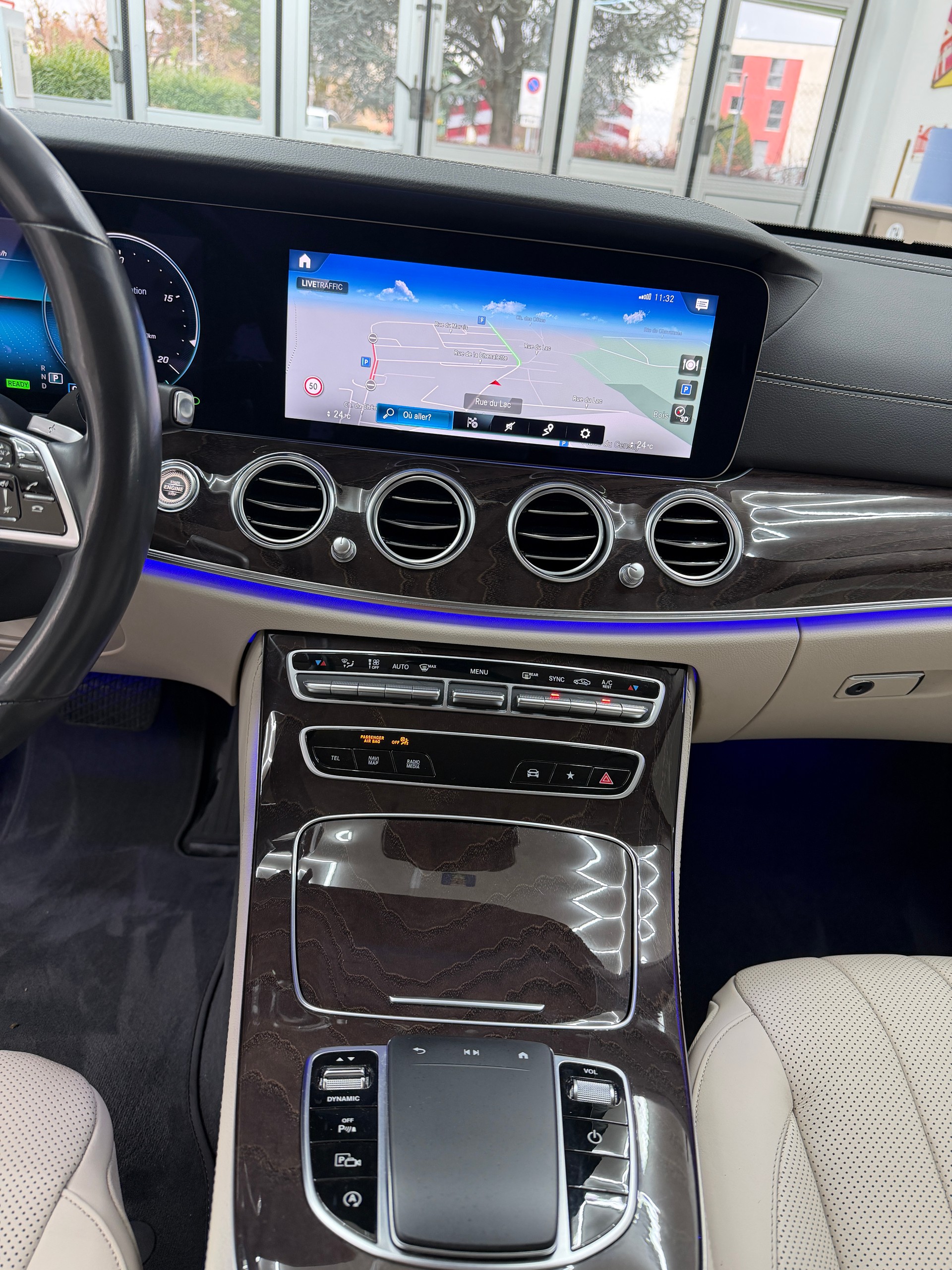 MERCEDES-BENZ E 220 d 4Matic Exclusive 9G-Tronic-image-8