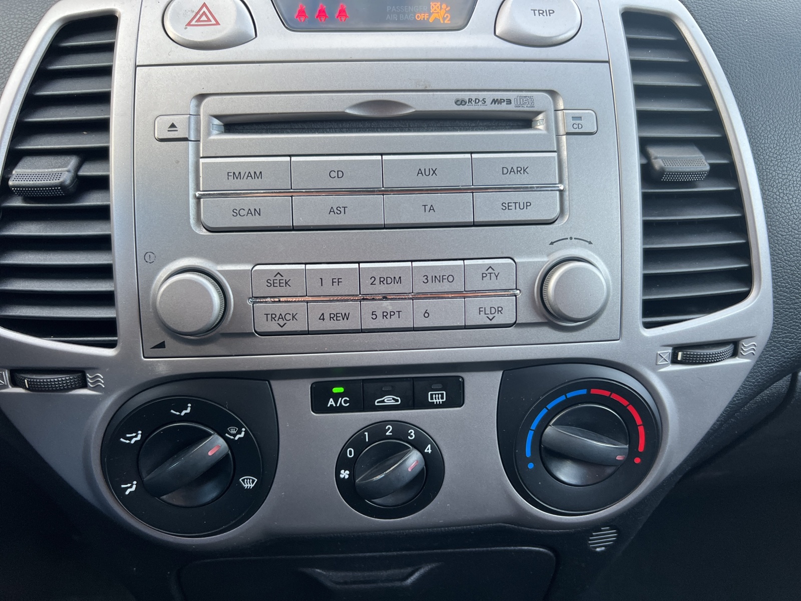 HYUNDAI i20 1.2 Comfort-image-23