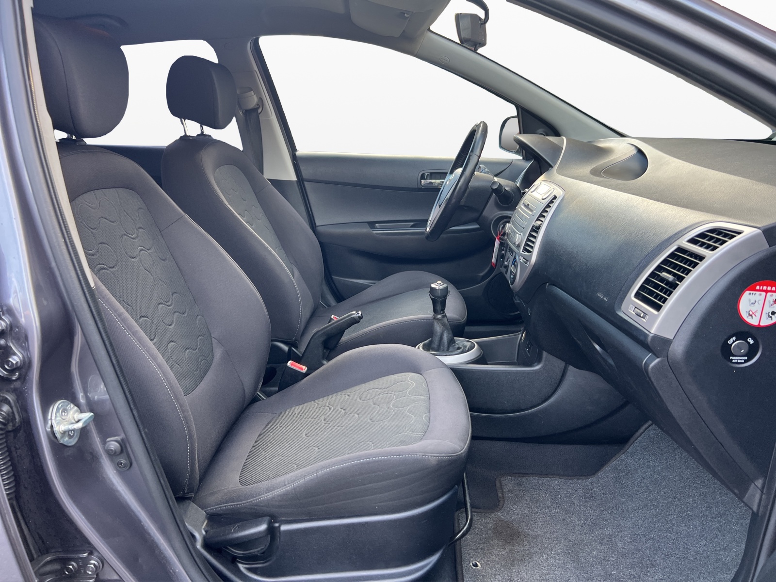 HYUNDAI i20 1.2 Comfort-image-14