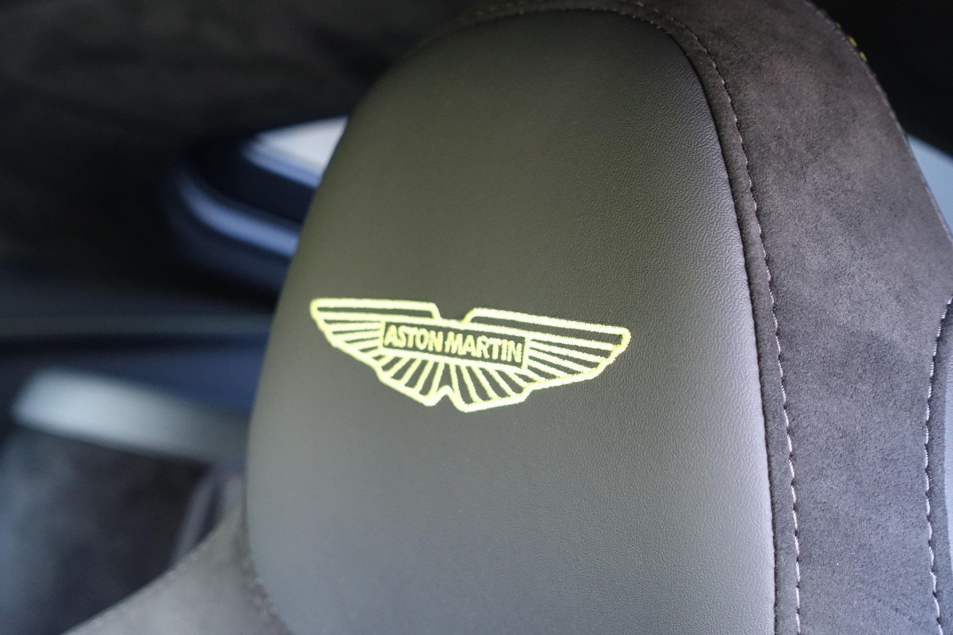 ASTON MARTIN V8 Vantage Coupé 4.0 V8 Bi-Turbo-image-16
