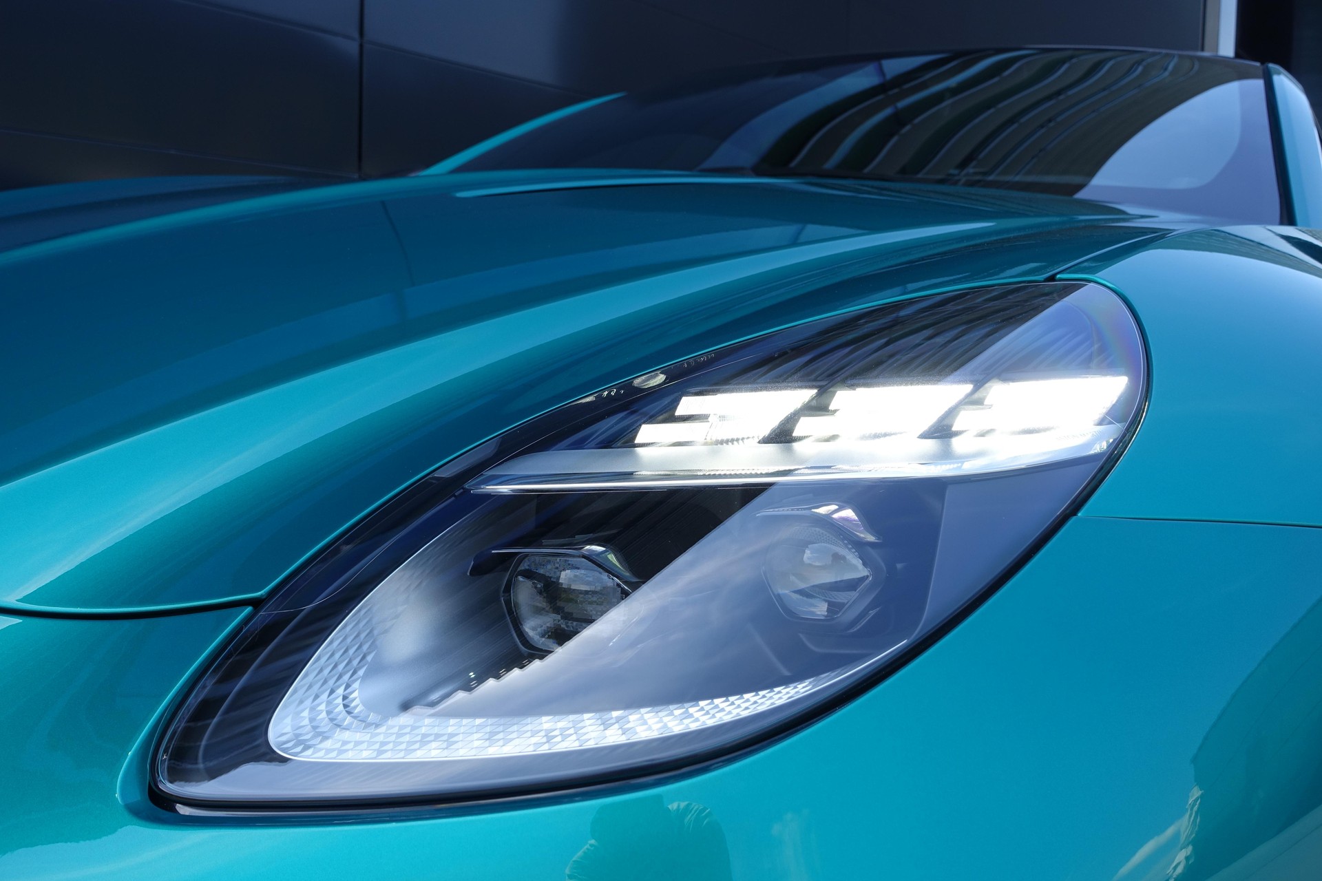 ASTON MARTIN V8 Vantage Coupé 4.0 V8 Bi-Turbo-image-4
