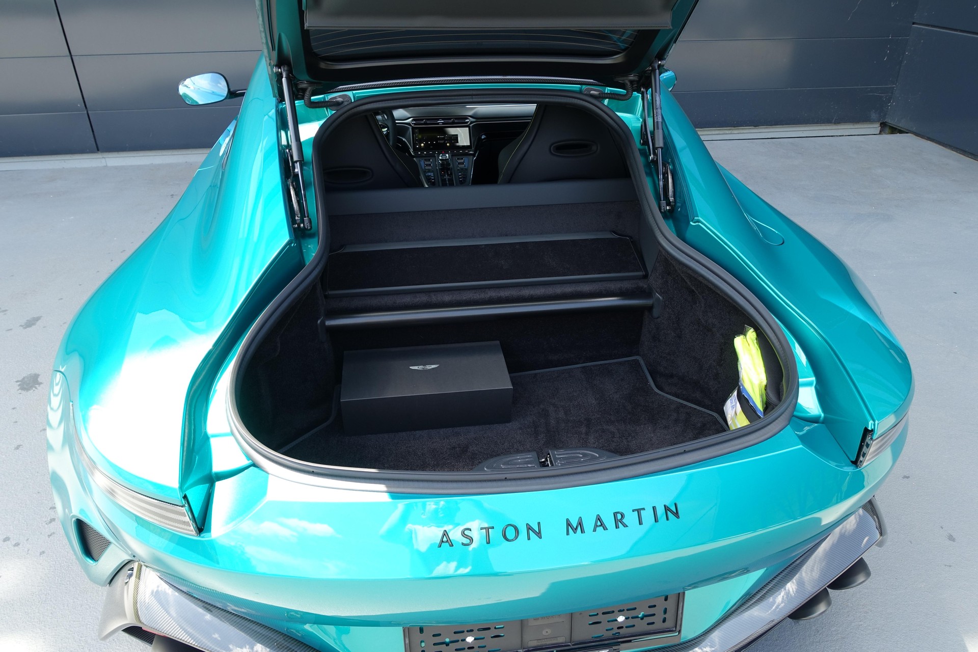 ASTON MARTIN V8 Vantage Coupé 4.0 V8 Bi-Turbo-image-11