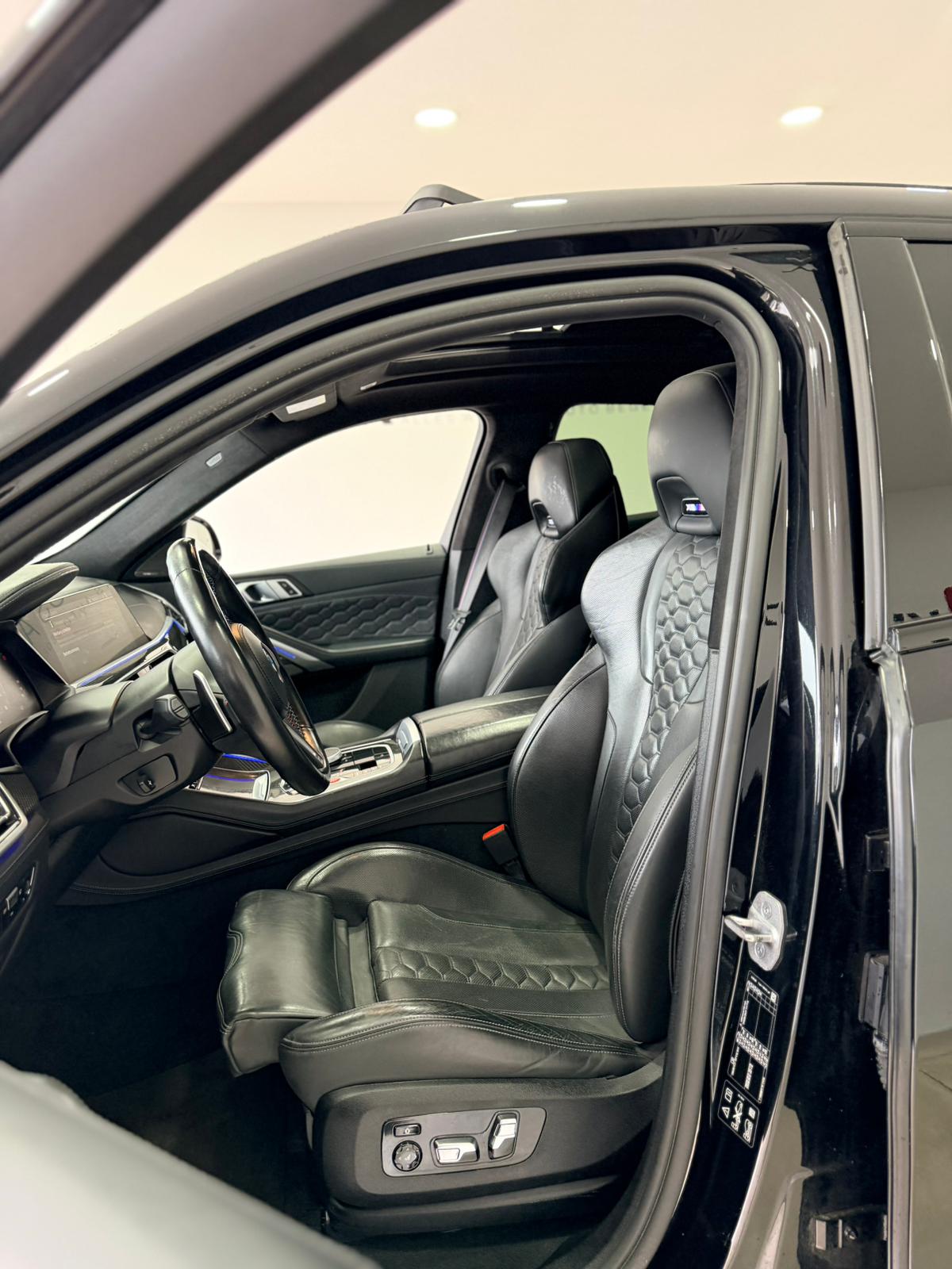 BMW X6M Steptronic M Competition*CH-Fahrzeug *-image-12