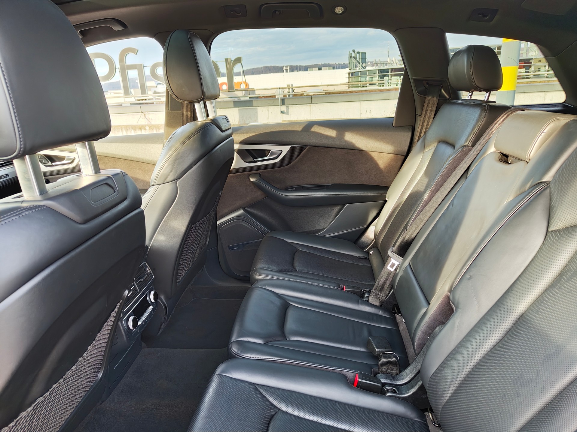 AUDI SQ7 4.0 TDI quattro tiptronic-image-10