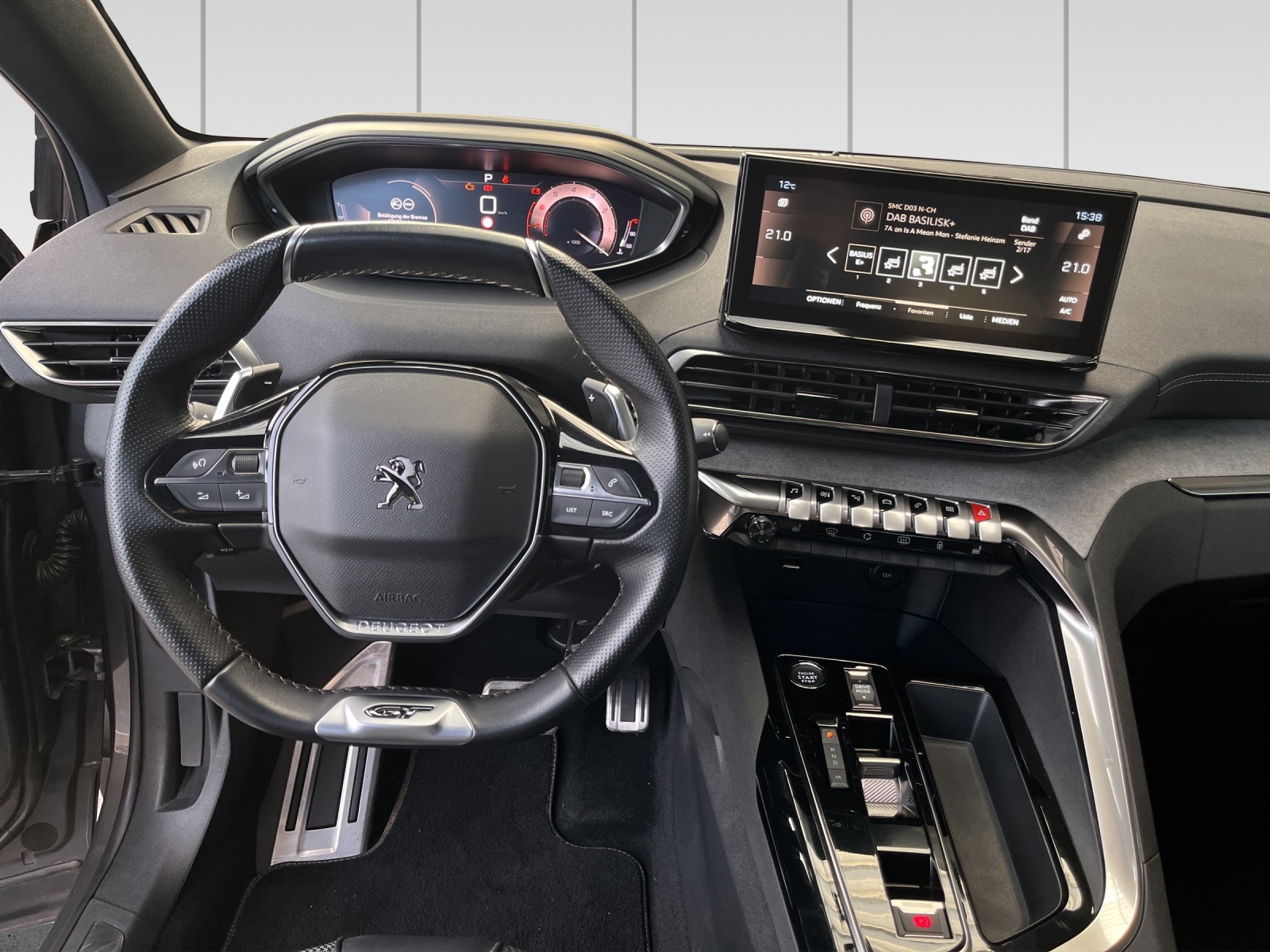 PEUGEOT 5008 1.2 Pure Tech GT EAT8-image-8
