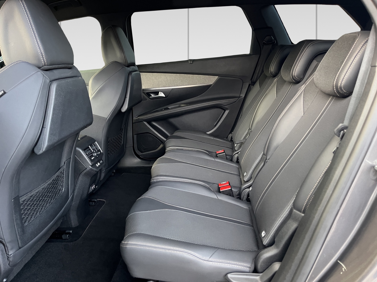 PEUGEOT 5008 1.2 Pure Tech GT EAT8-image-7