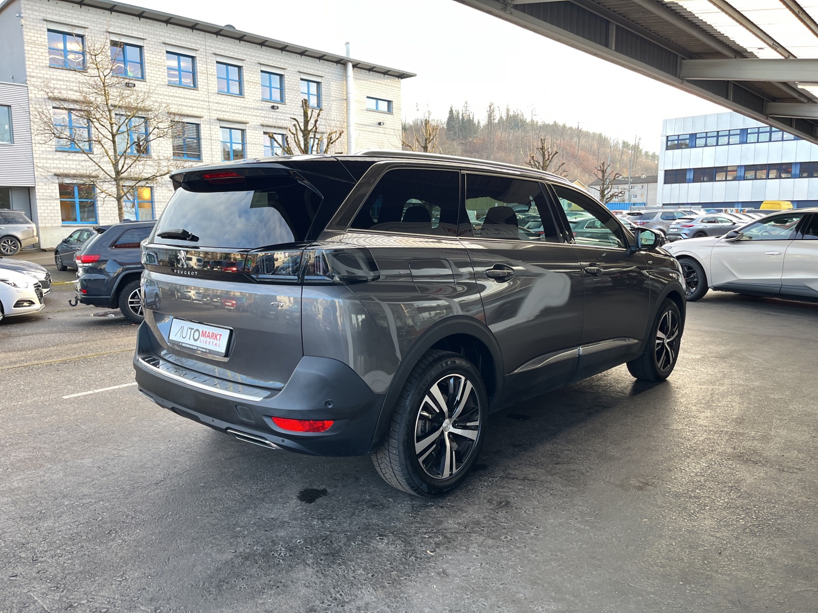PEUGEOT 5008 1.2 Pure Tech GT EAT8-image-4