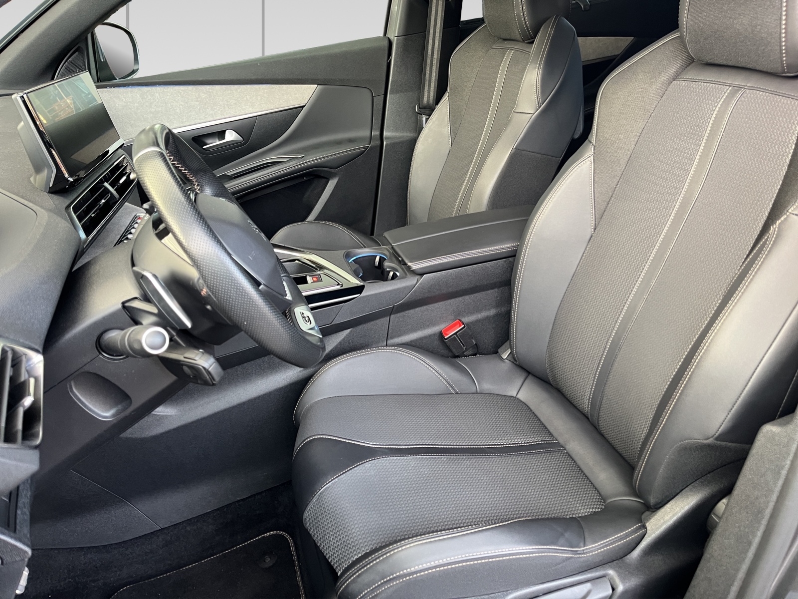 PEUGEOT 5008 1.2 Pure Tech GT EAT8-image-6