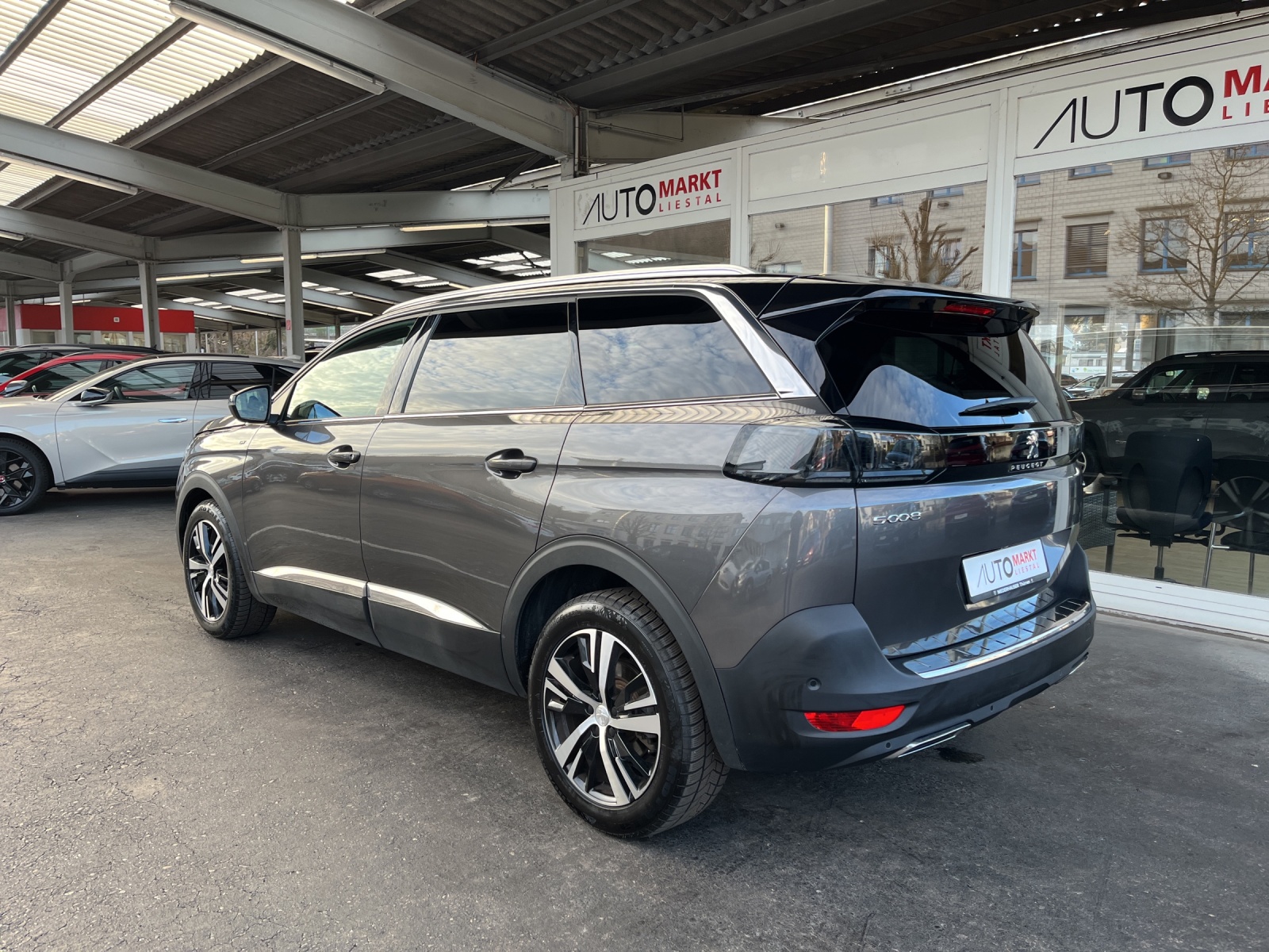 PEUGEOT 5008 1.2 Pure Tech GT EAT8-image-2