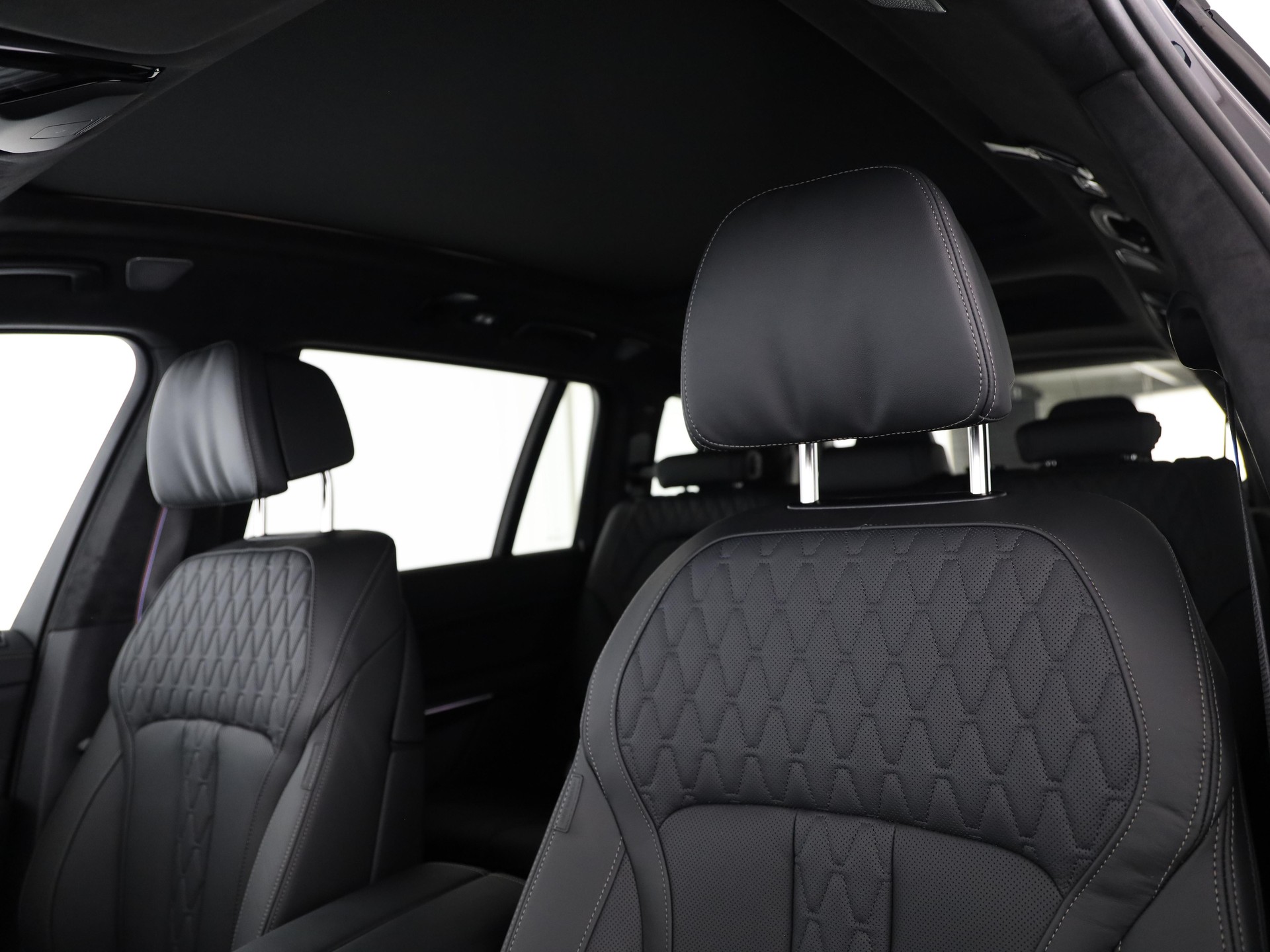 BMW X7 M60i-image-10