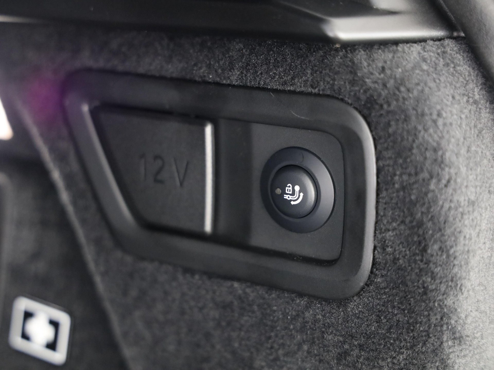 BMW X7 M60i-image-6