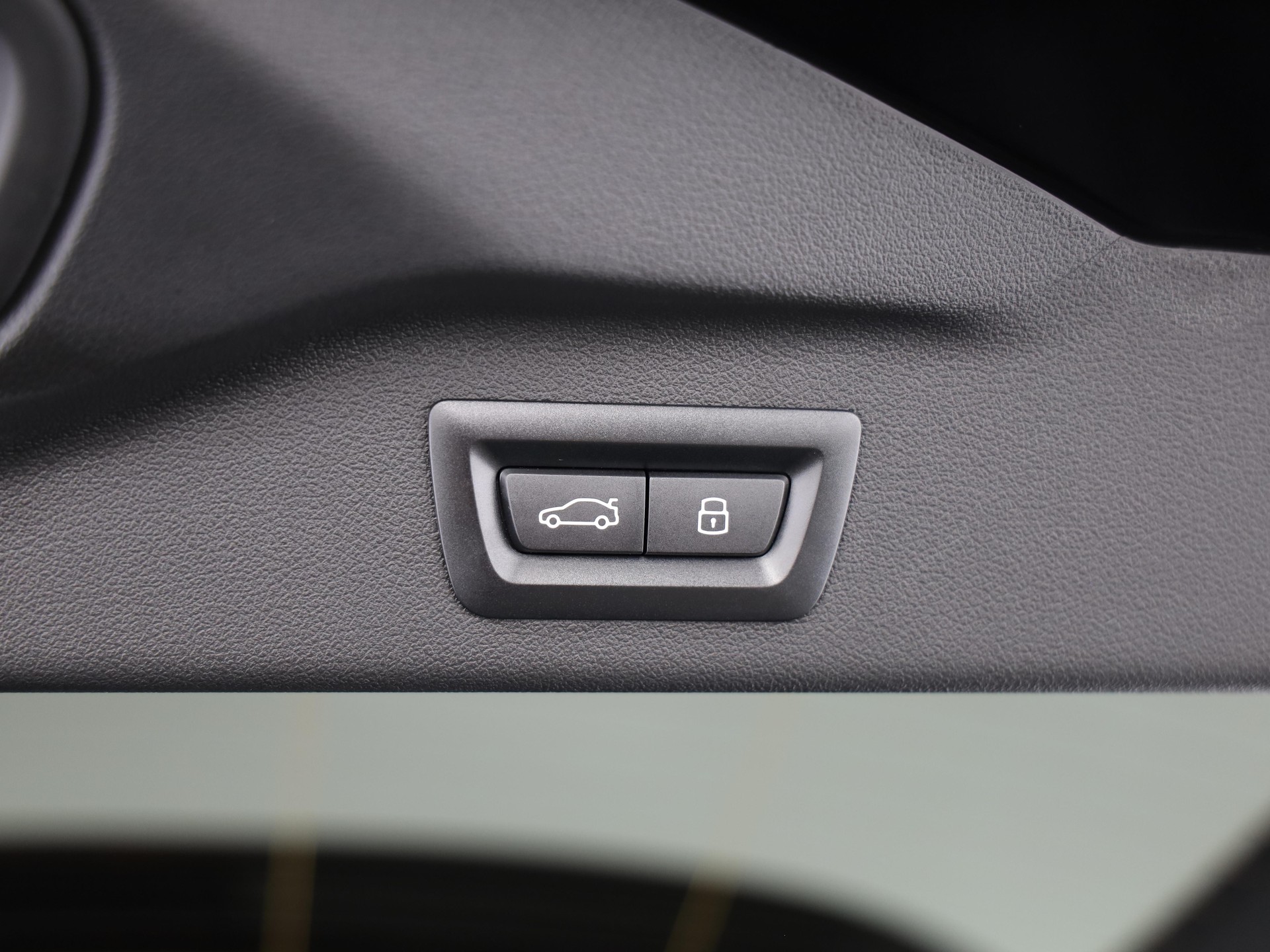 BMW X7 M60i-image-8