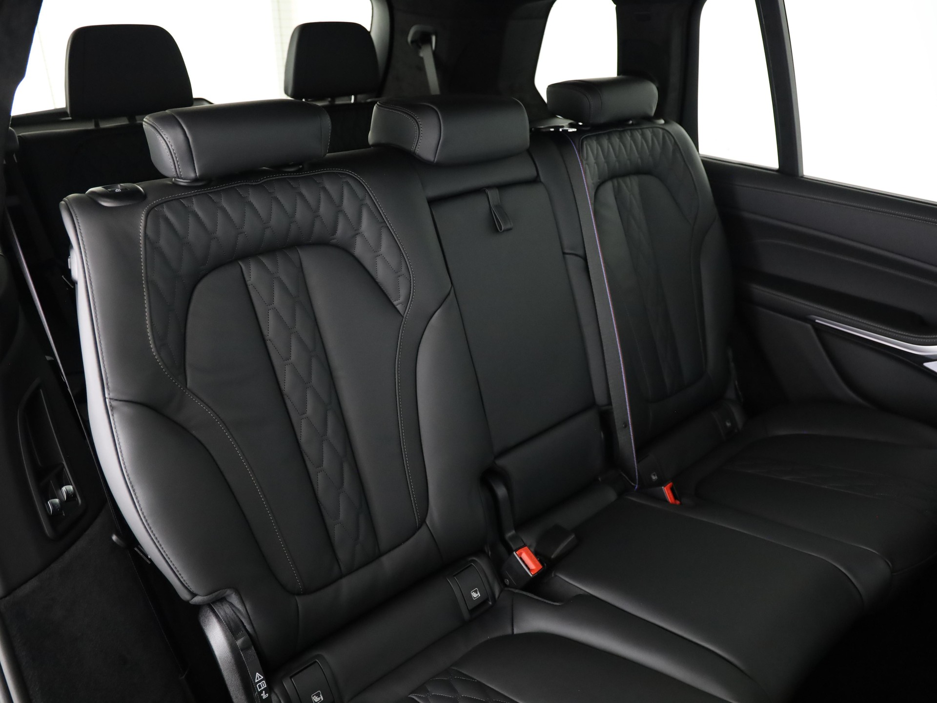 BMW X7 M60i-image-14