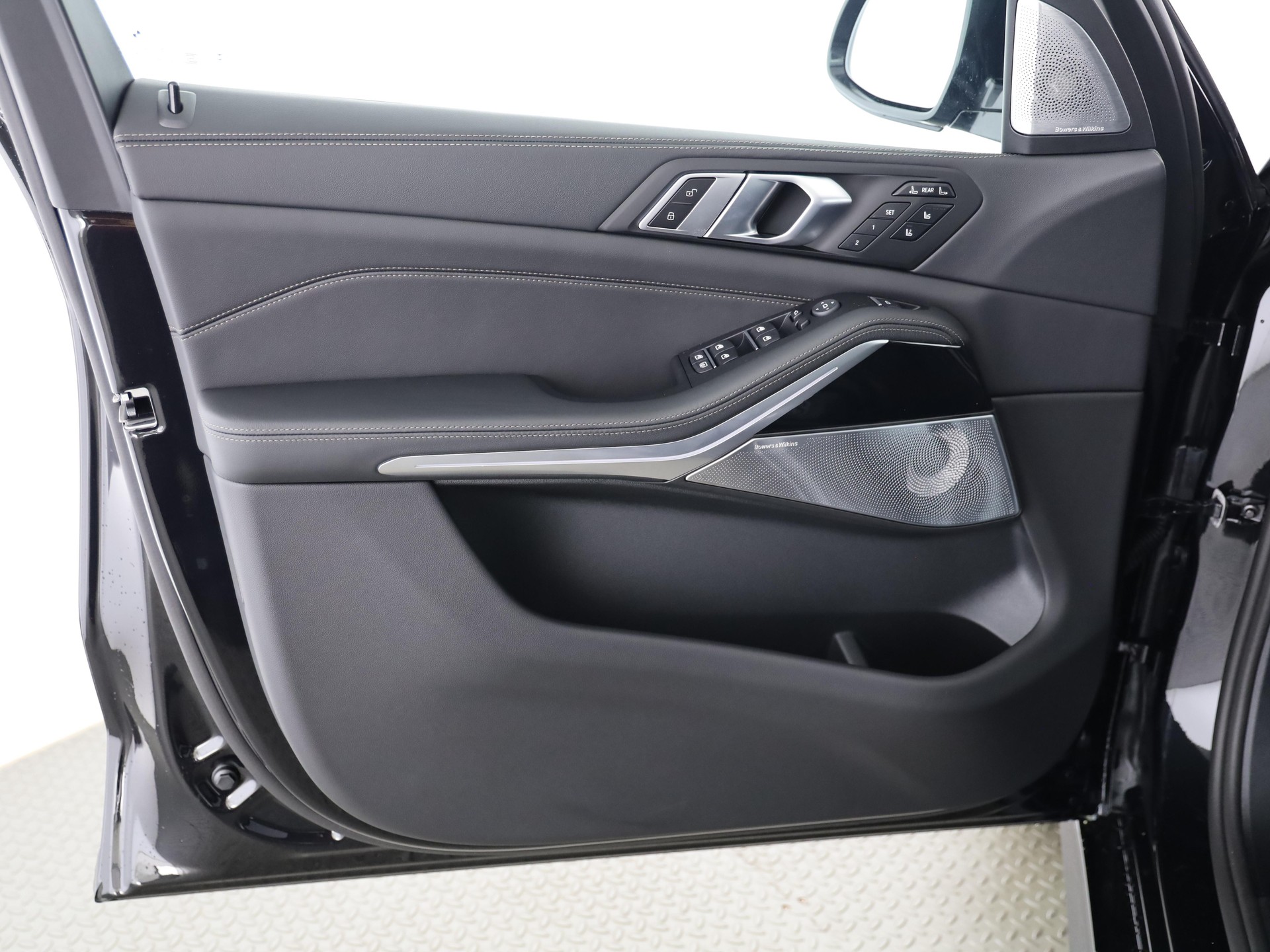 BMW X7 M60i-image-9