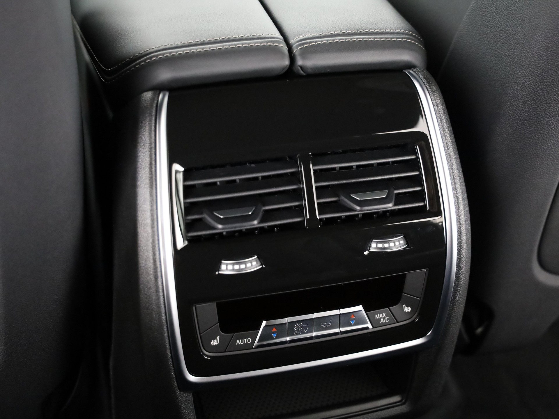 BMW X7 M60i-image-15