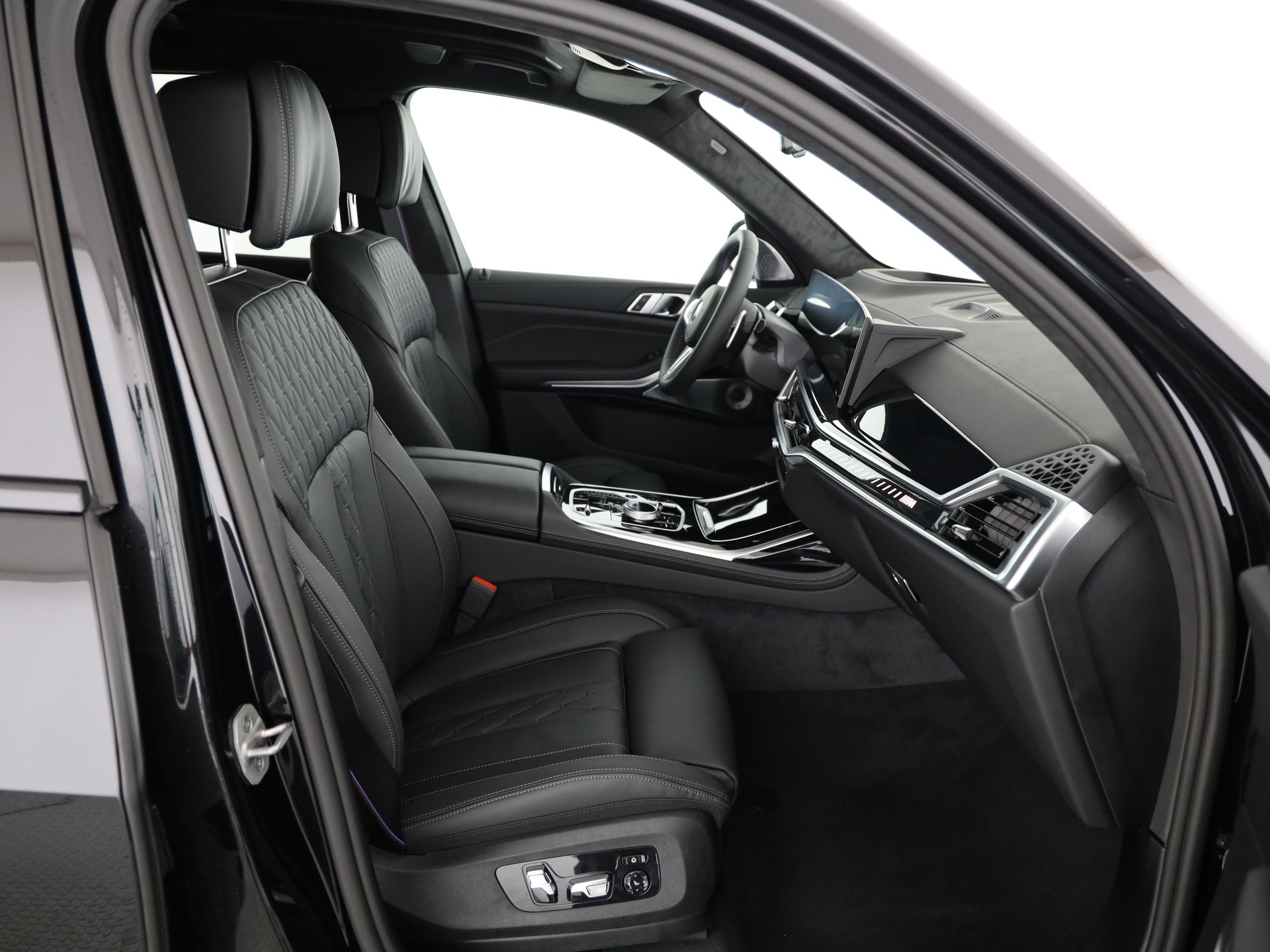 BMW X7 M60i-image-13