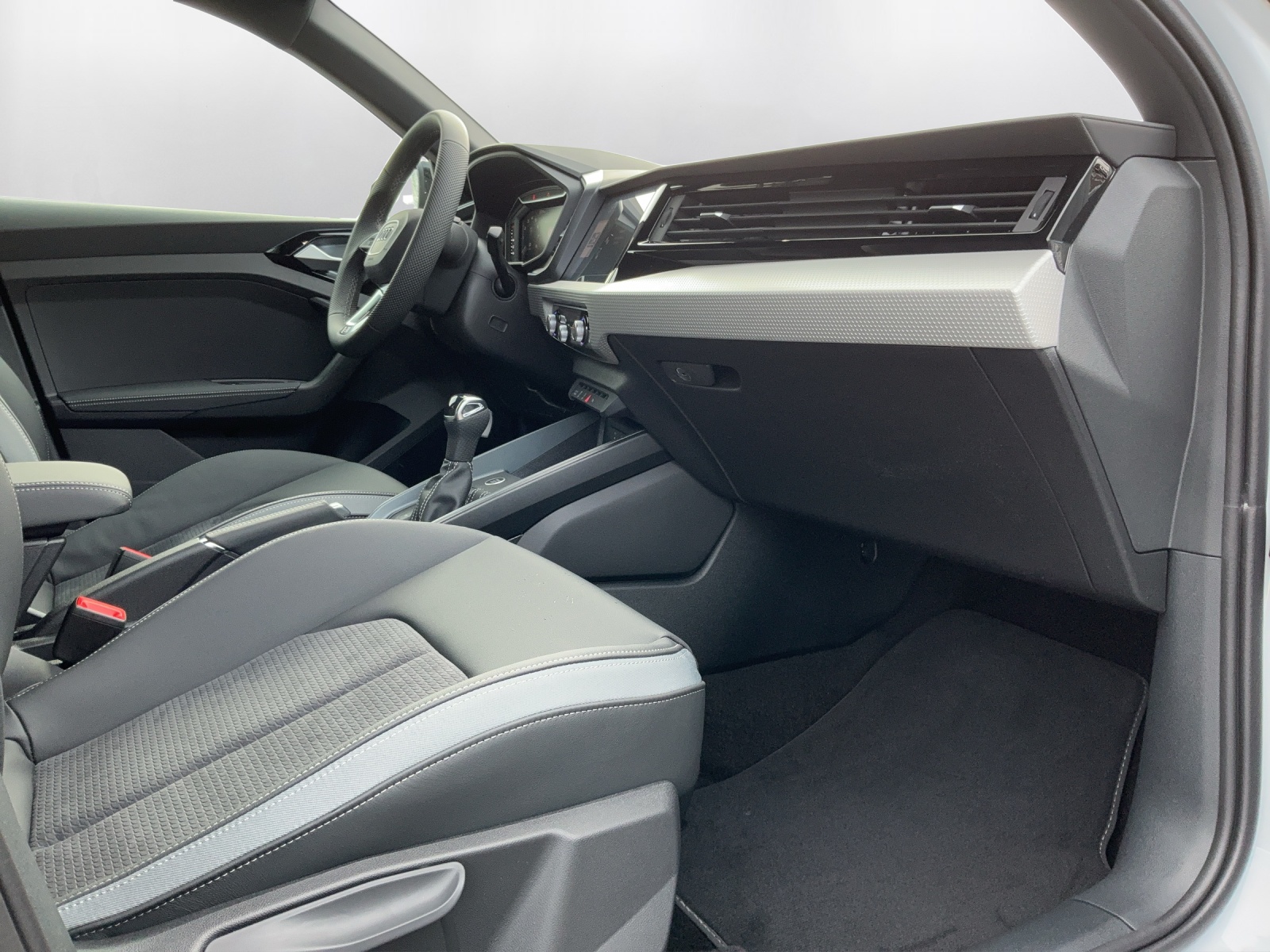 AUDI A1 Sportback 35 TFSI S Line S-tronic-image-13