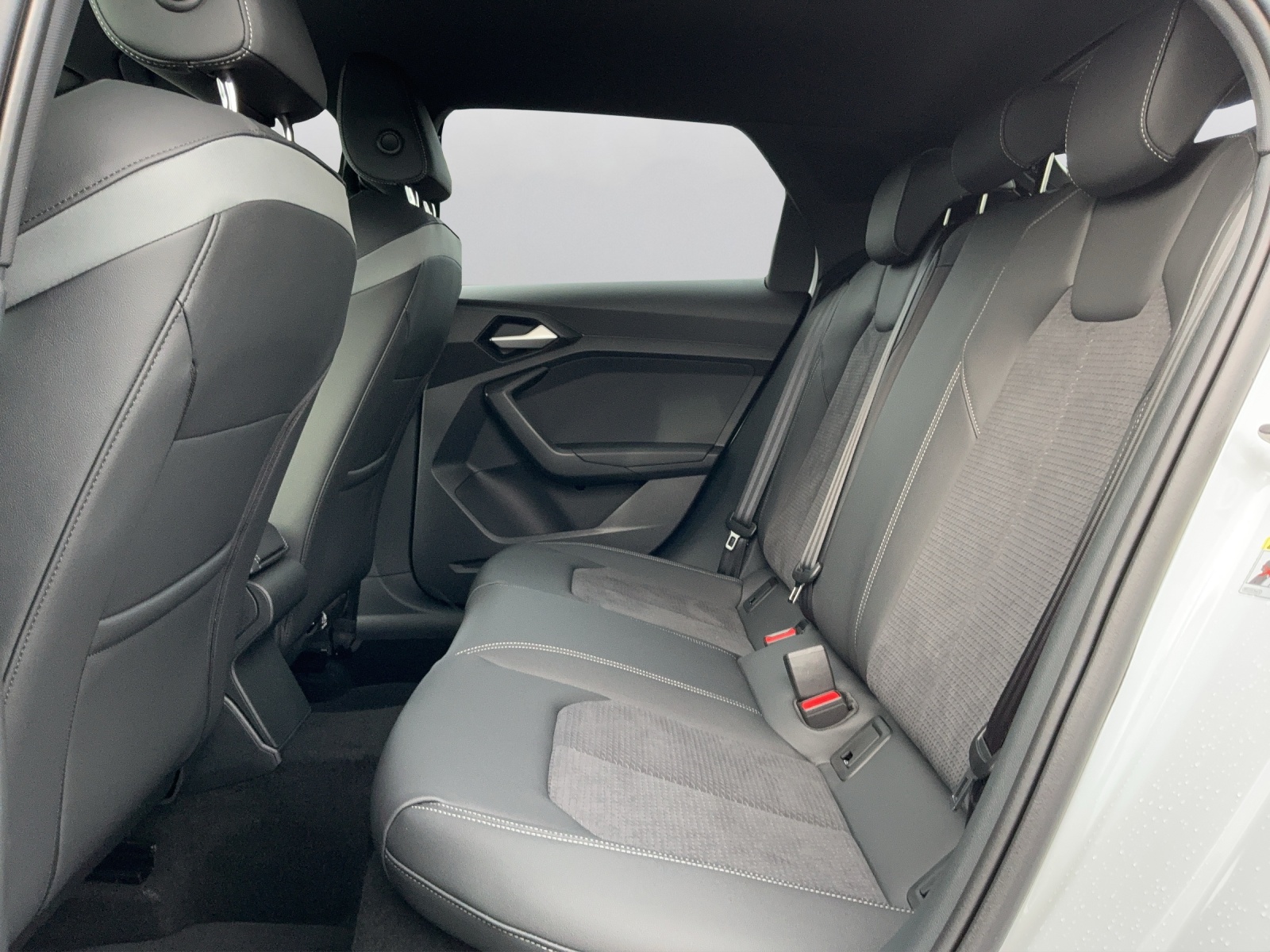AUDI A1 Sportback 35 TFSI S Line S-tronic-image-10