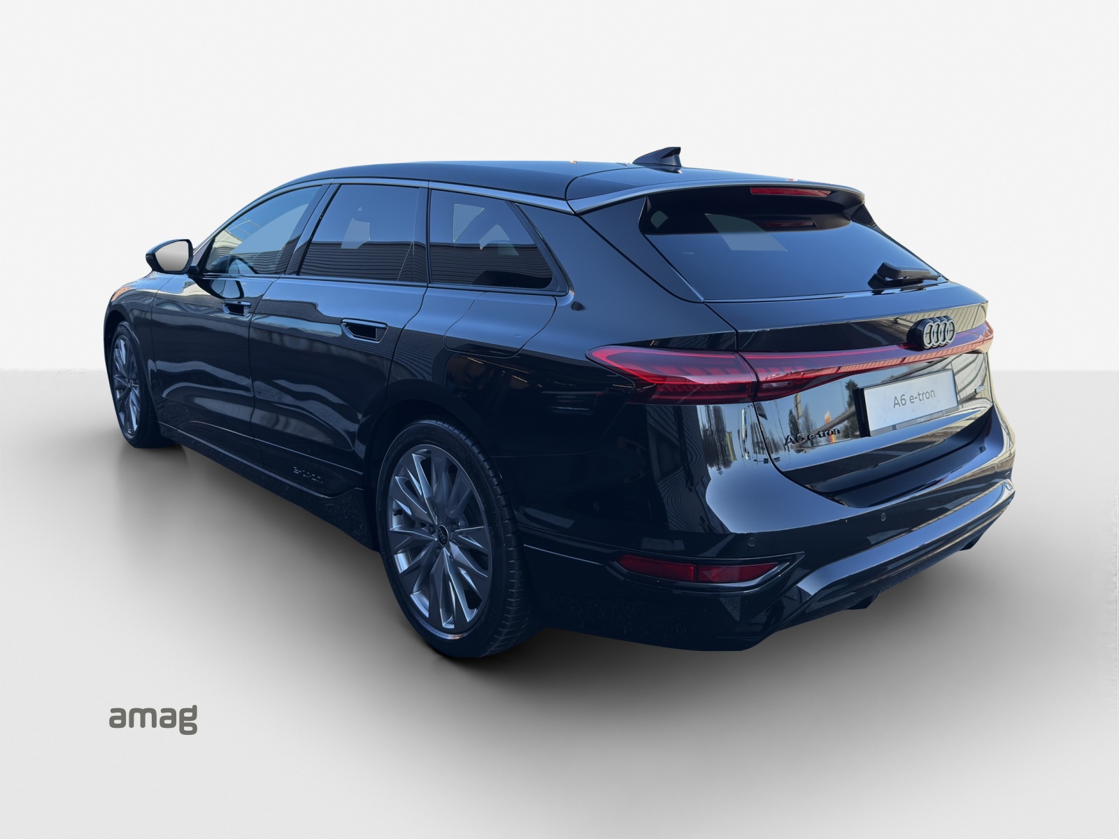 AUDI A6 Avant e-tron quattro-image-2