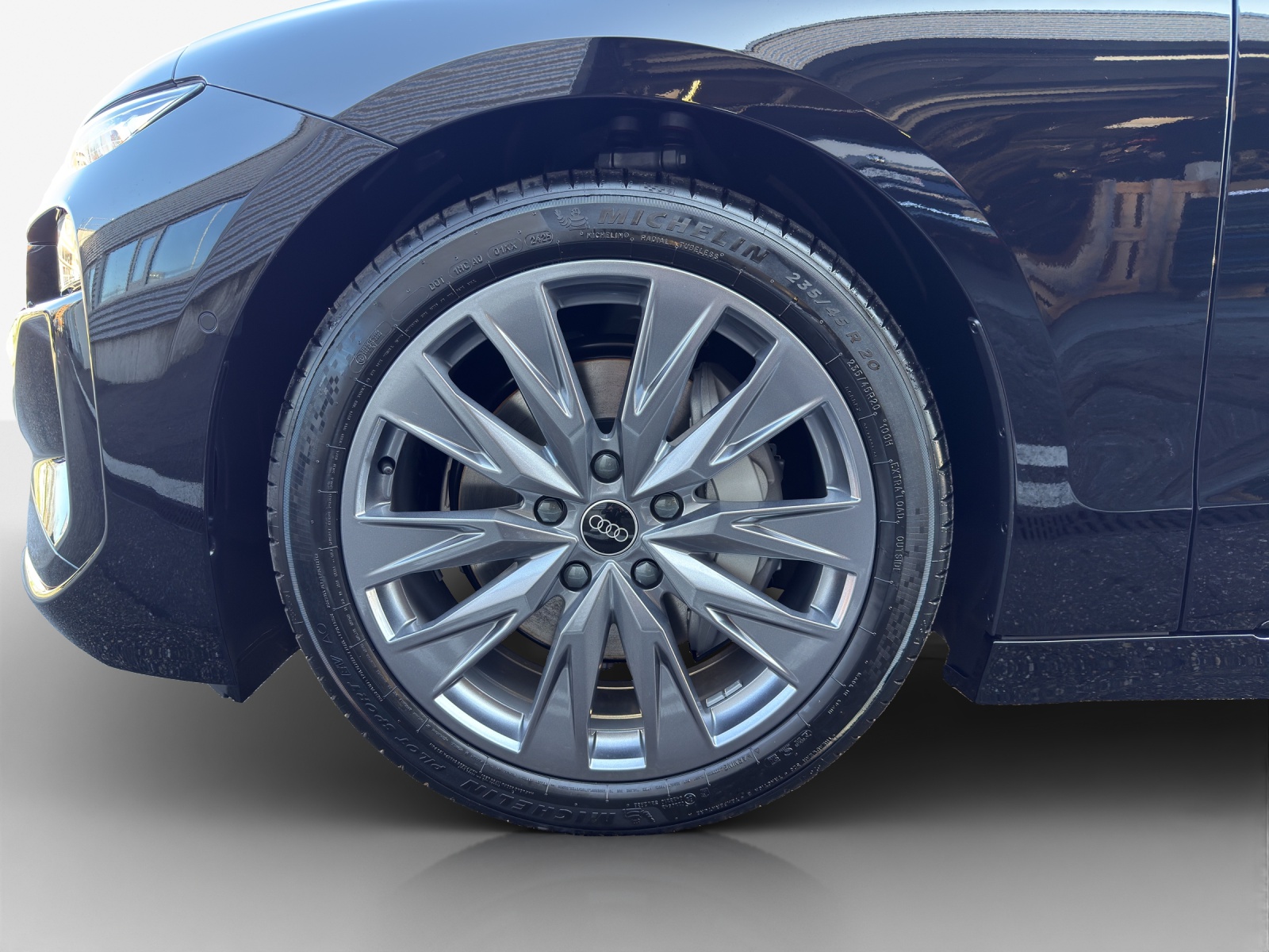 AUDI A6 Avant e-tron quattro-image-14