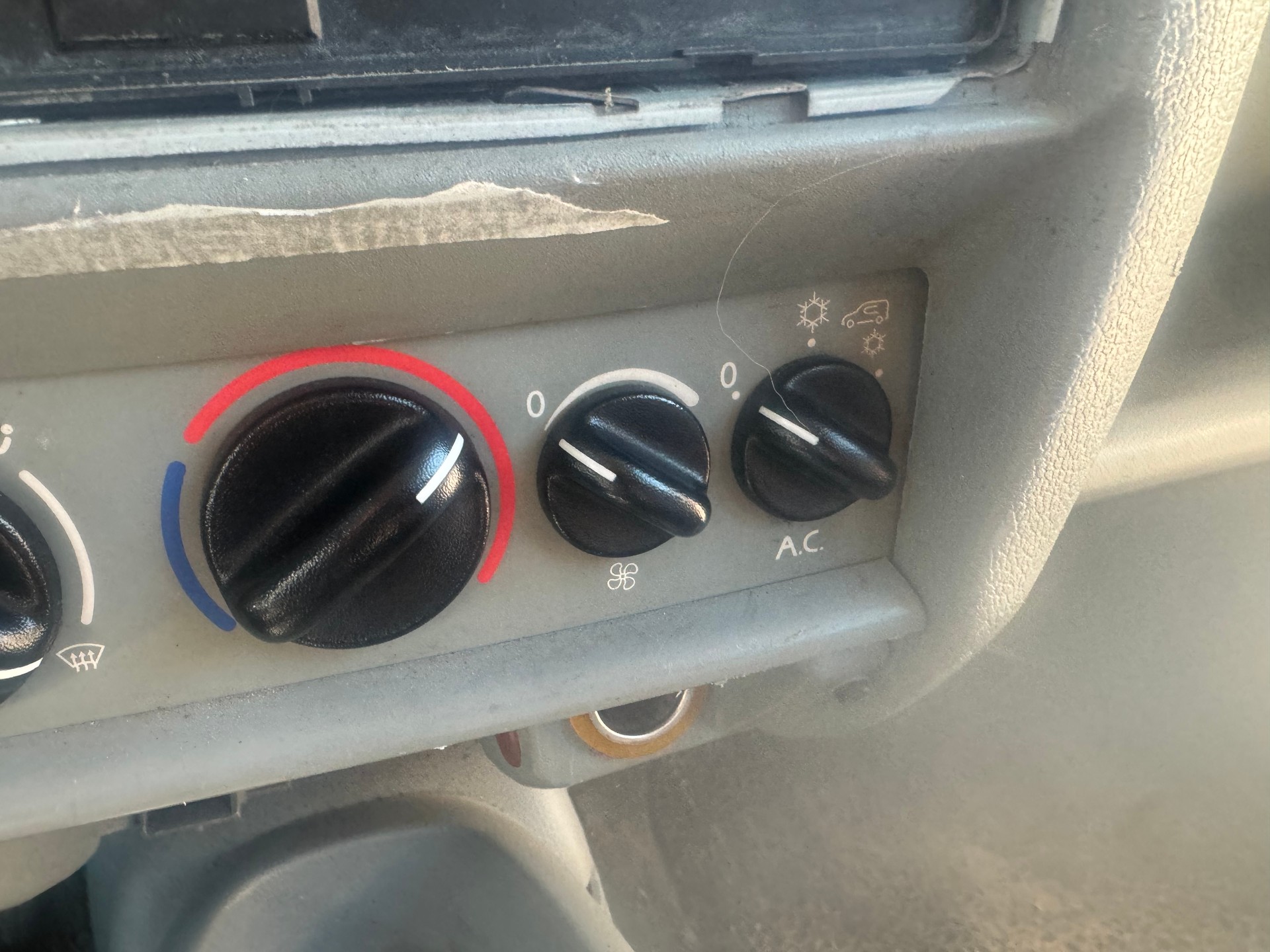 RENAULT Kangoo 1.6 16V Privilège 4X4-image-8