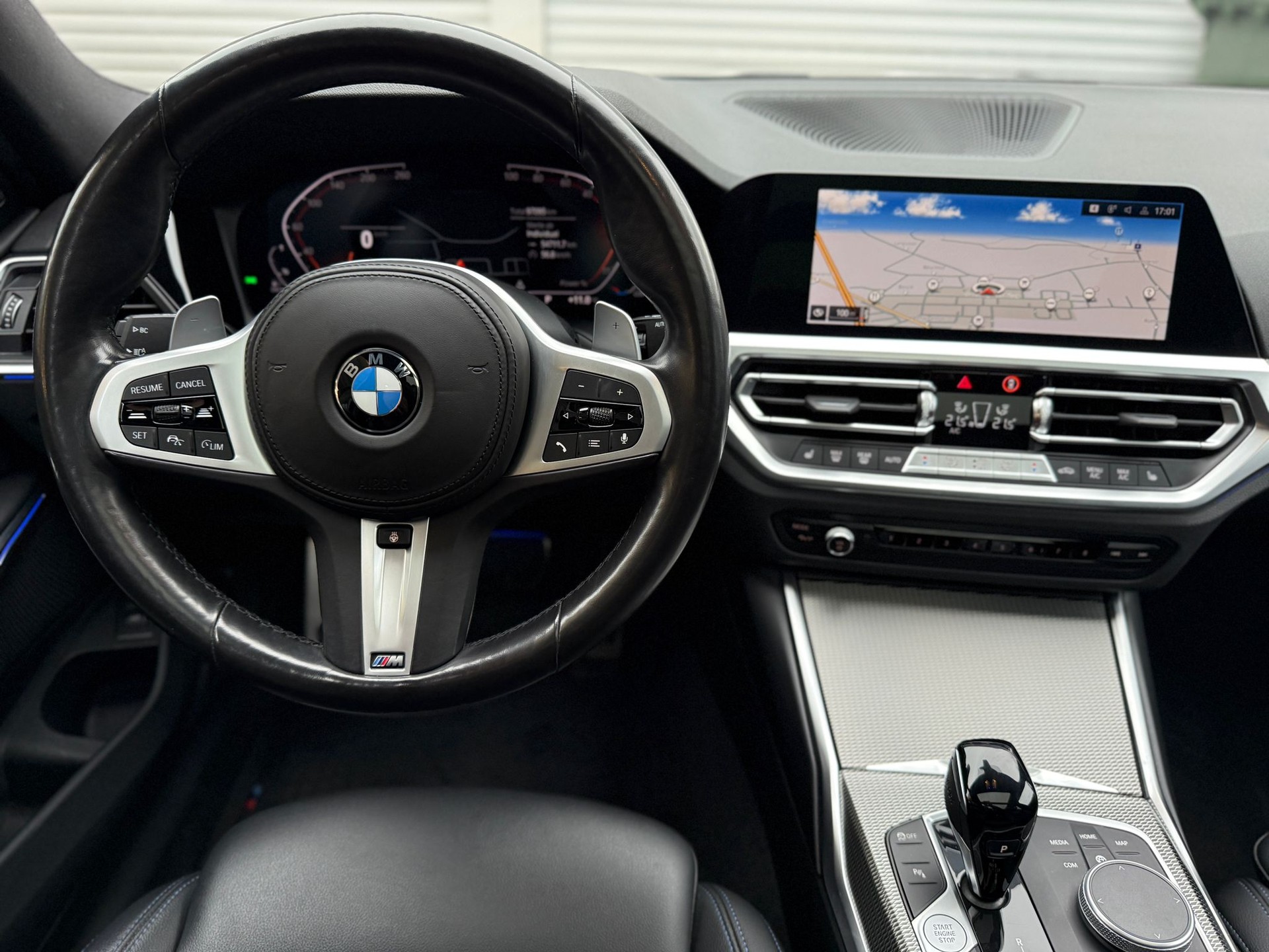 BMW 330d xDrive-image-12