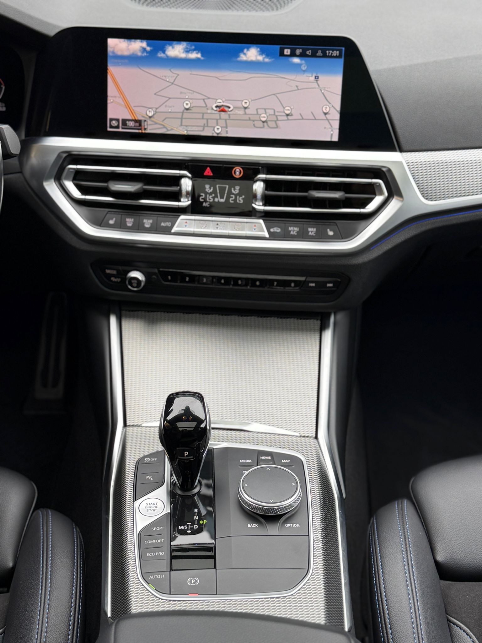 BMW 330d xDrive-image-16