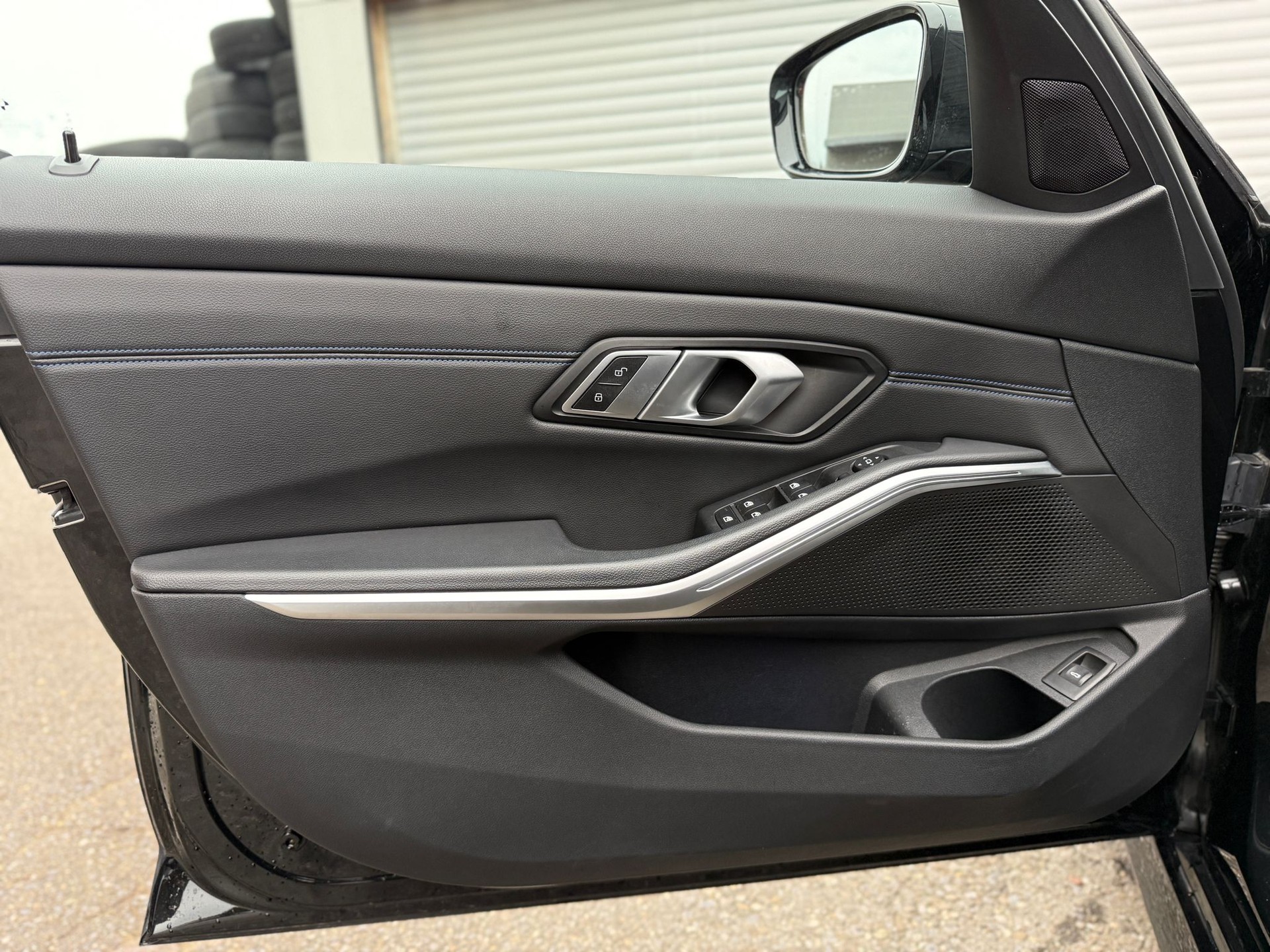 BMW 330d xDrive-image-7