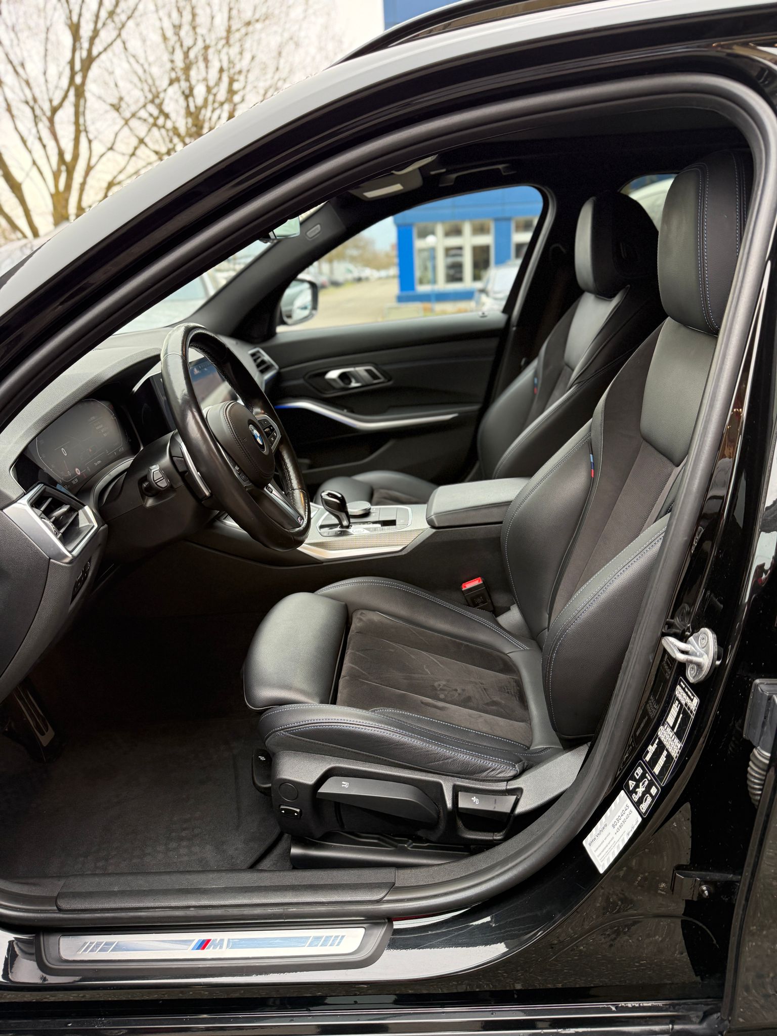 BMW 330d xDrive-image-8