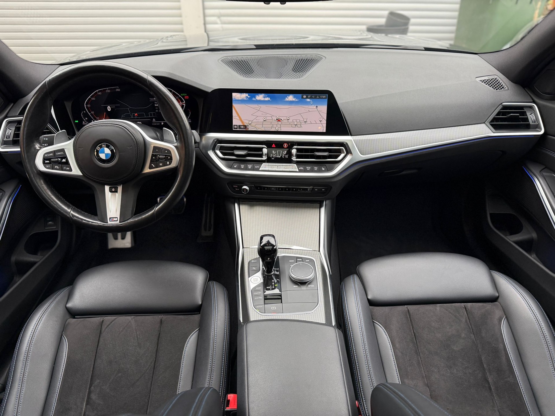 BMW 330d xDrive-image-10