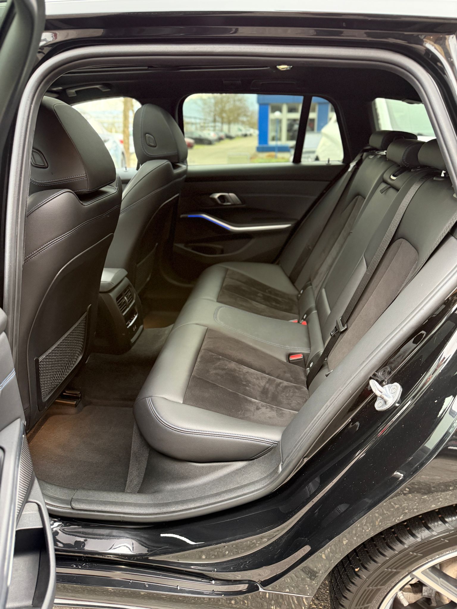 BMW 330d xDrive-image-19