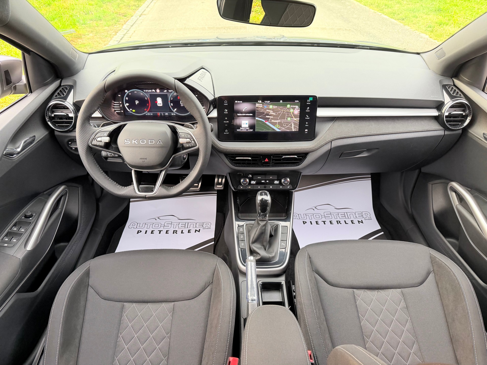 SKODA "NEUWAGEN" FABIA 1.0 TSI "DYNAMIC PAKET" DSG-AUTOMAT "NEU NUR 48 KM" NOCH NIE EINGELÖST !! CH WAGEN !!-image-3