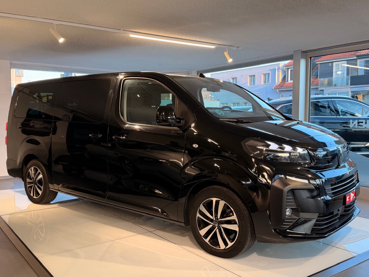 PEUGEOT Traveller 2.0 BlueHDi Business Long EAT8-showroom-element-3