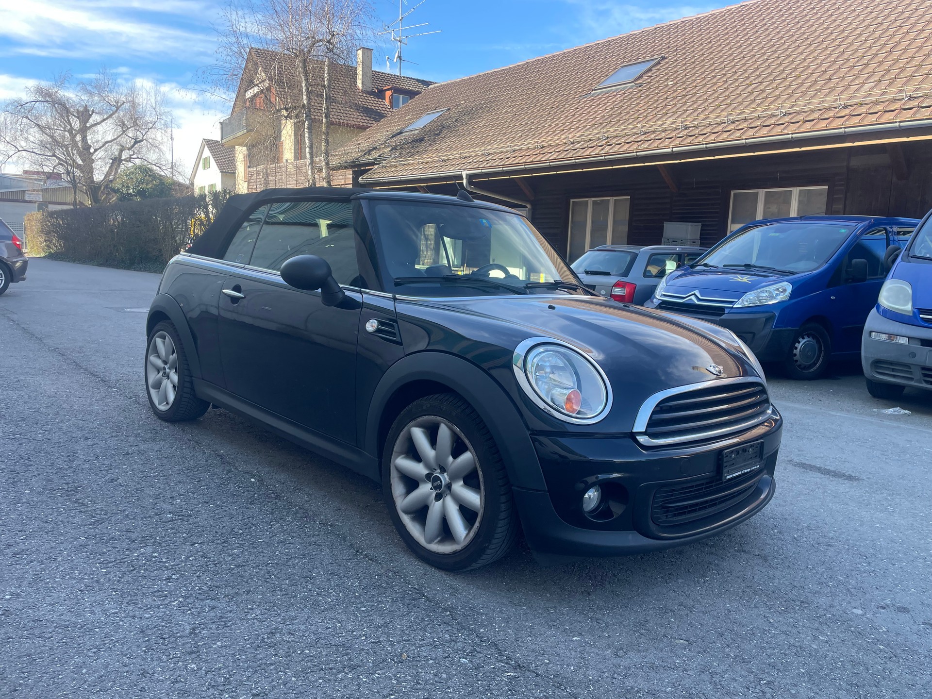 MINI Cooper Cabriolet-image-2