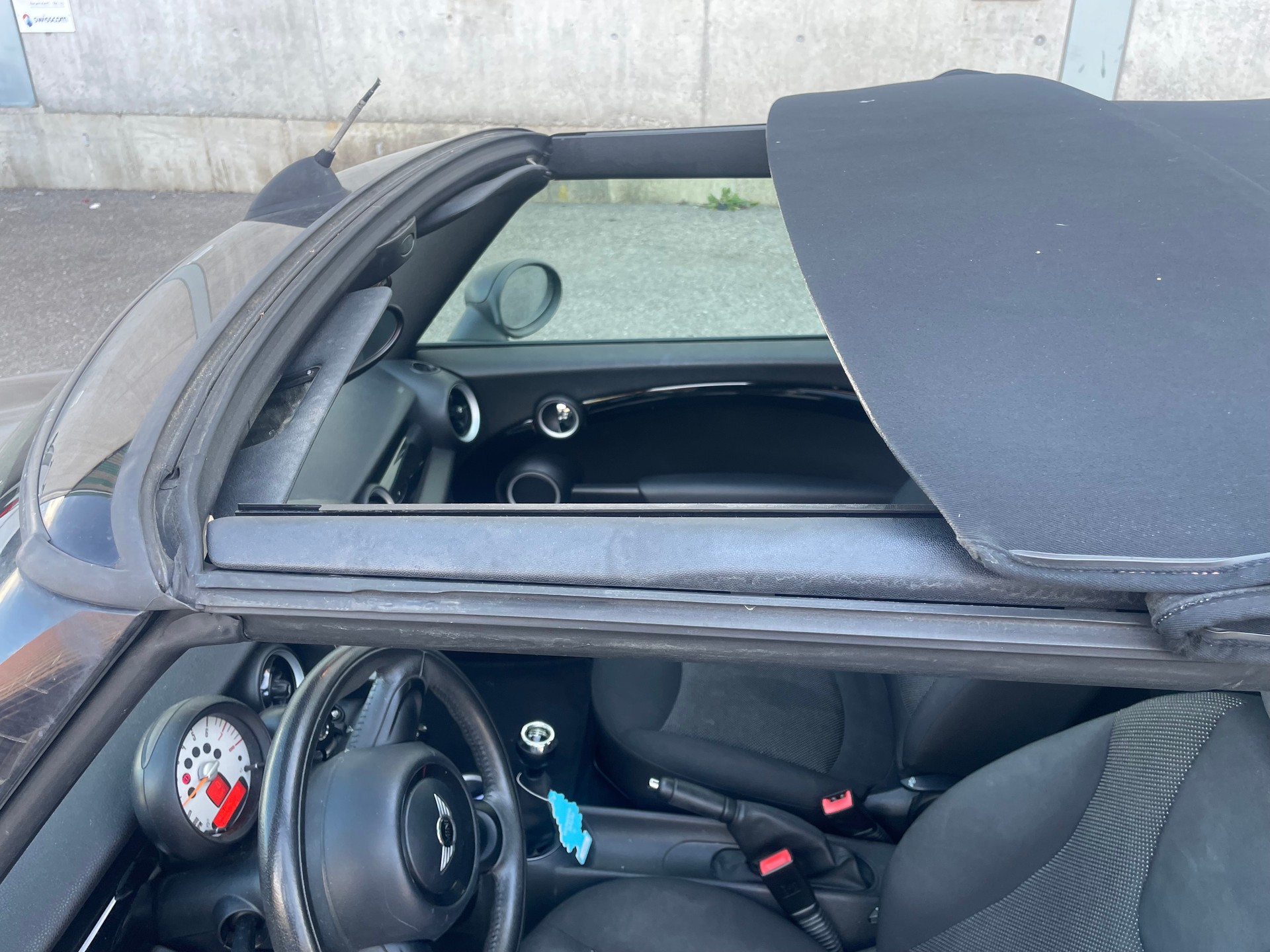 MINI Cooper Cabriolet-image-13