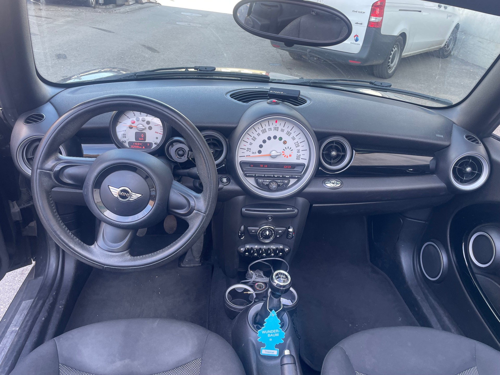 MINI Cooper Cabriolet-image-6