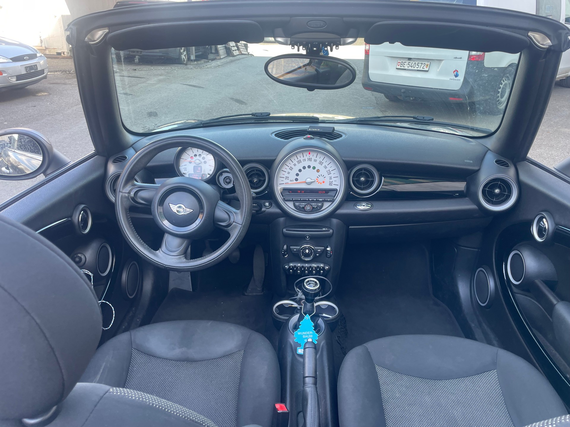 MINI Cooper Cabriolet-image-15