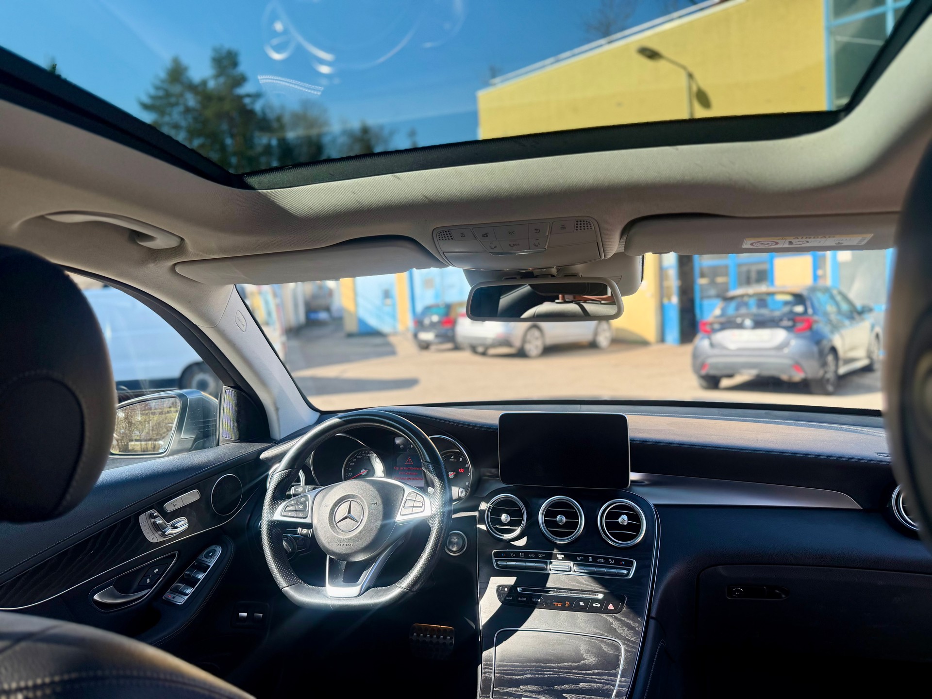 MERCEDES-BENZ GLC 350 e AMG Line 4Matic 7G-Tronic-image-7