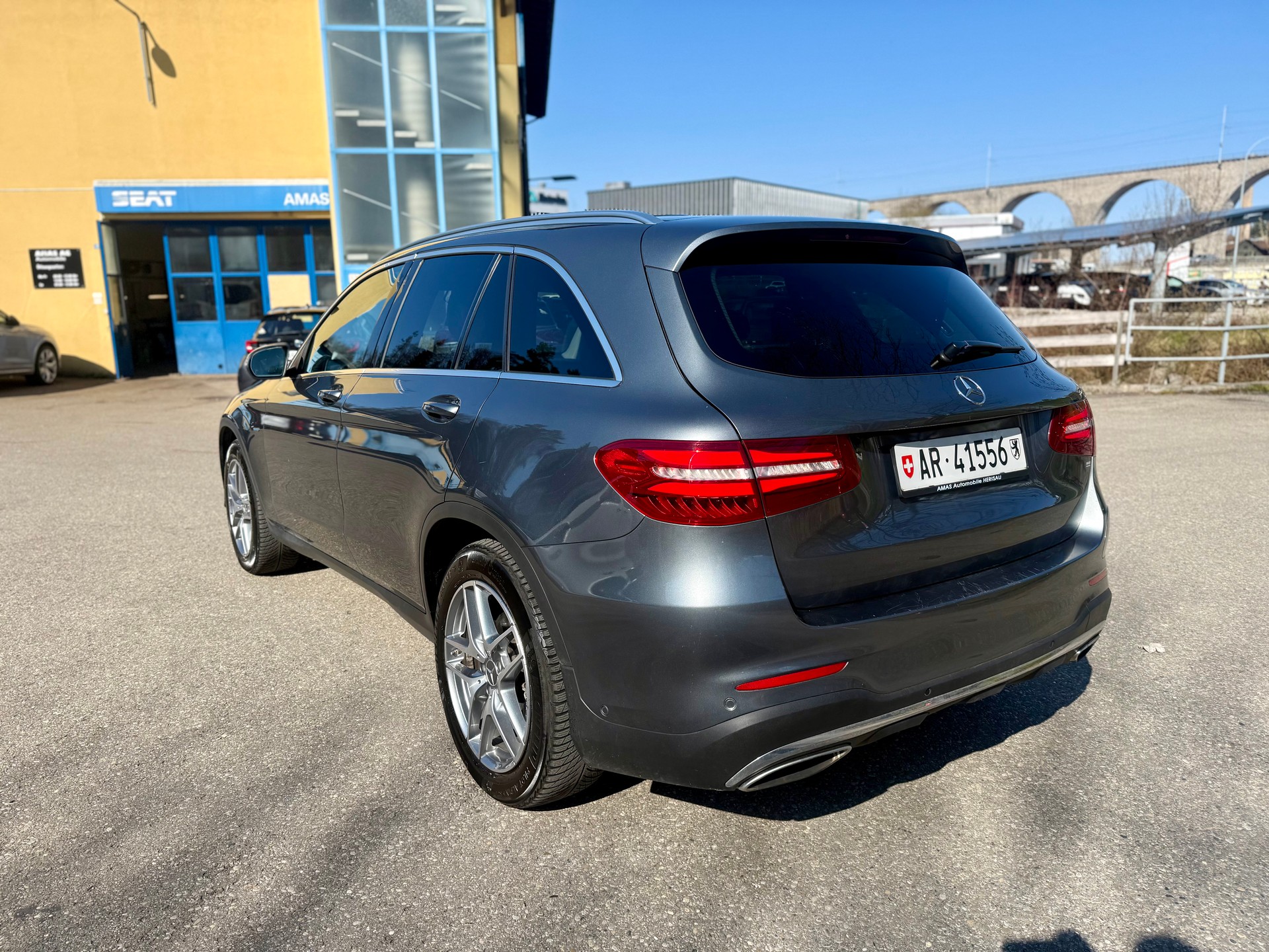 MERCEDES-BENZ GLC 350 e AMG Line 4Matic 7G-Tronic-image-4
