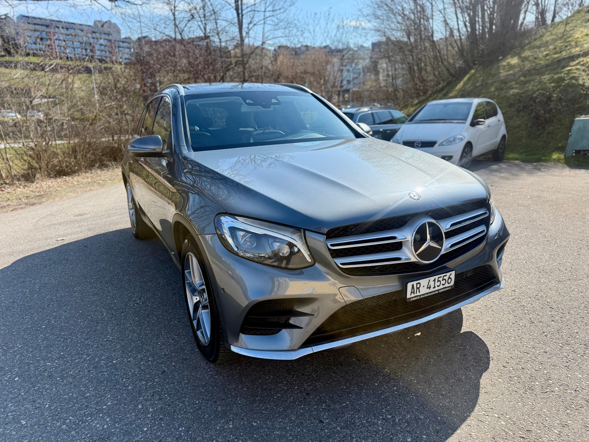 MERCEDES-BENZ GLC 350 e AMG Line 4Matic 7G-Tronic-image-2