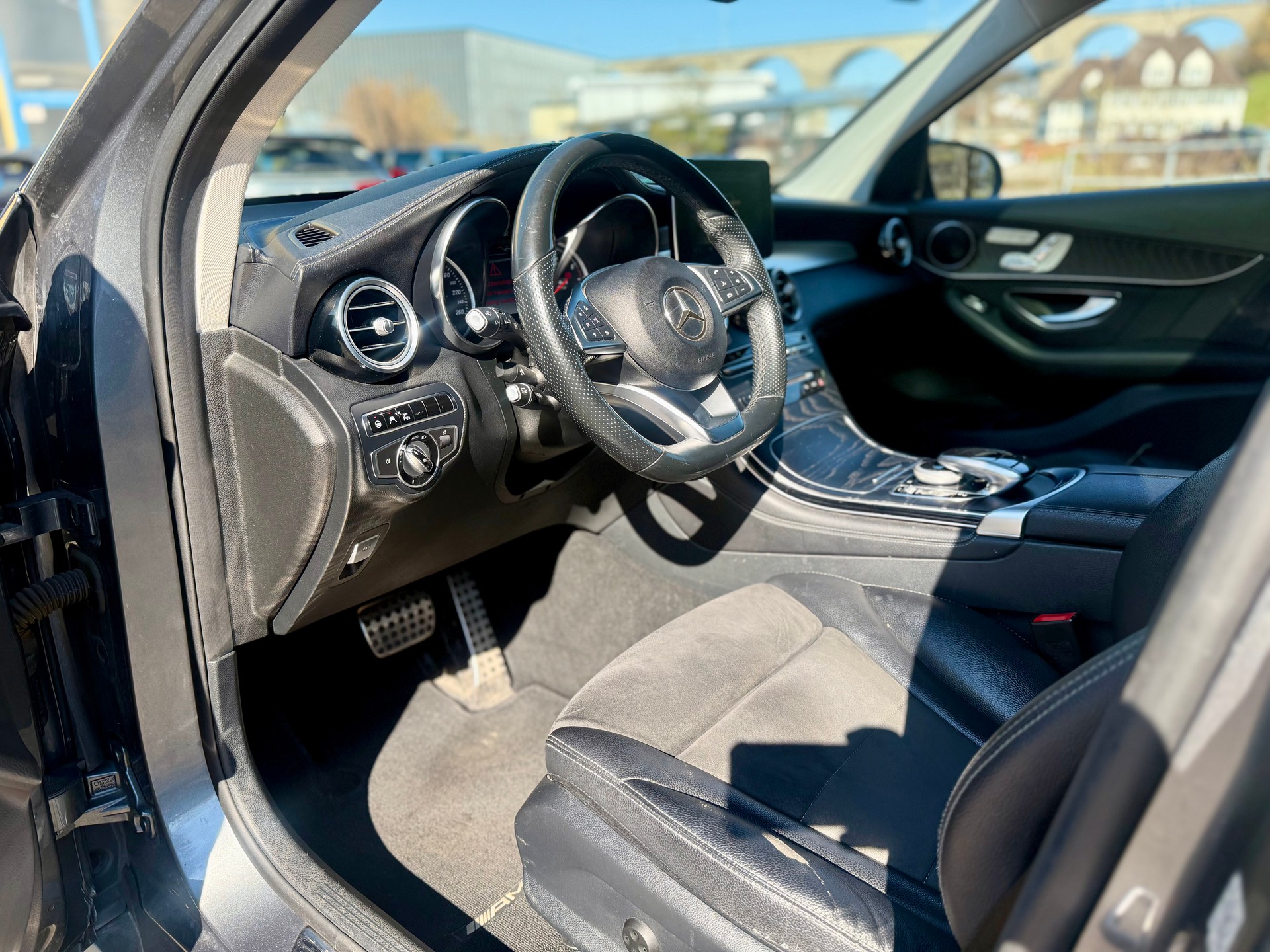 MERCEDES-BENZ GLC 350 e AMG Line 4Matic 7G-Tronic-image-6