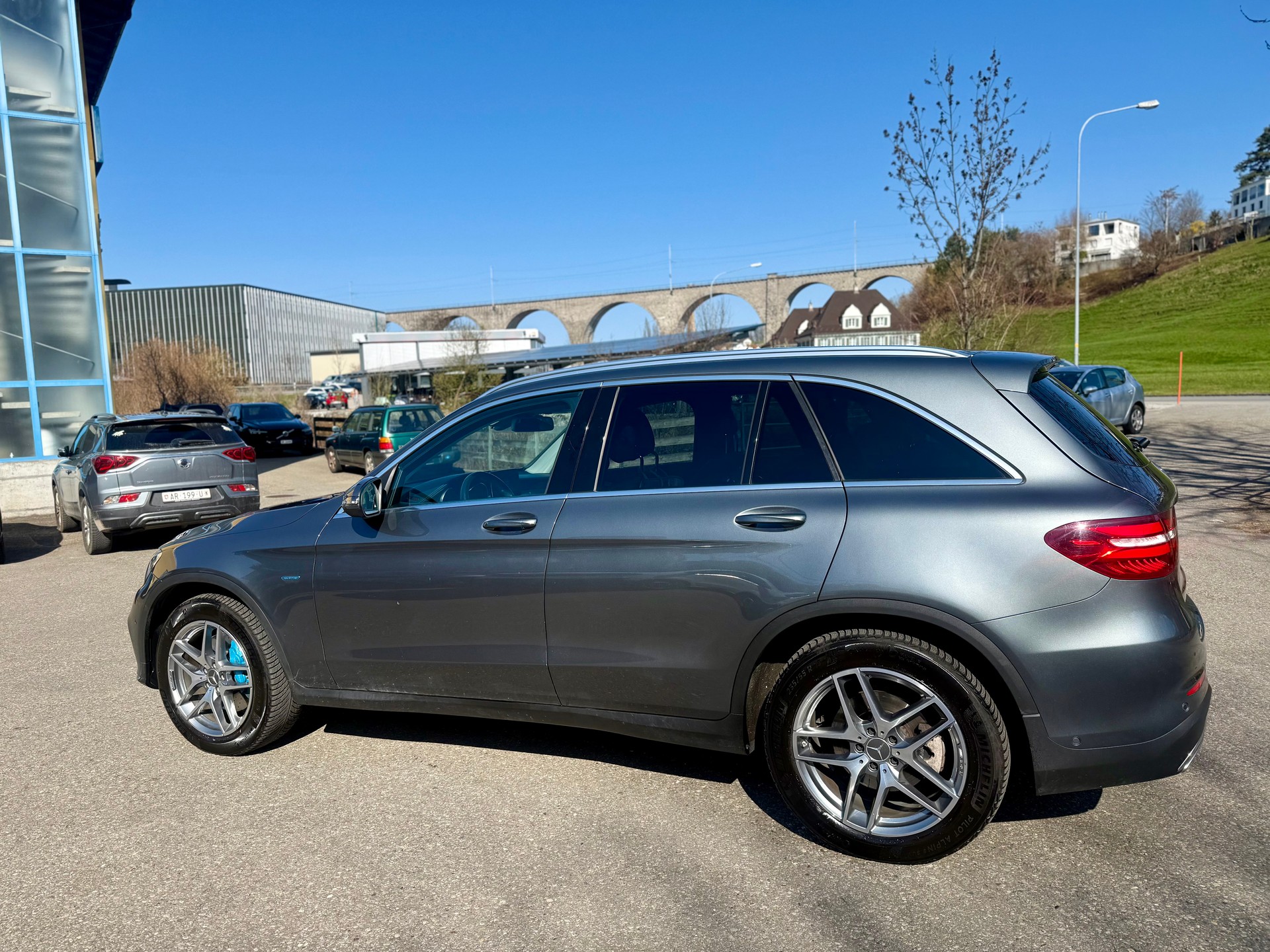 MERCEDES-BENZ GLC 350 e AMG Line 4Matic 7G-Tronic-image-5