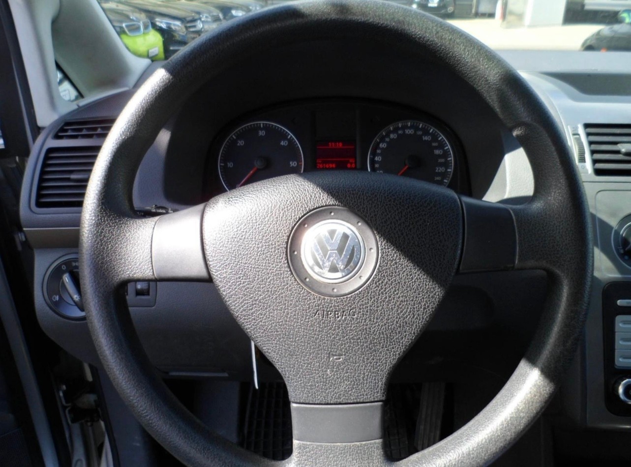 VW Touran 1.9 TDI Trendline-image-4