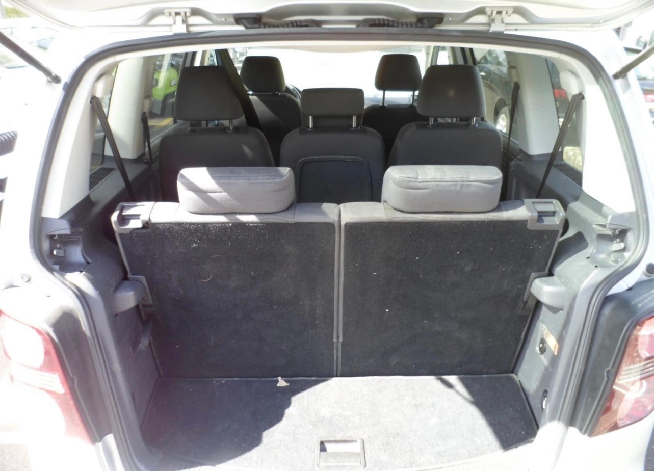 VW Touran 1.9 TDI Trendline-image-7