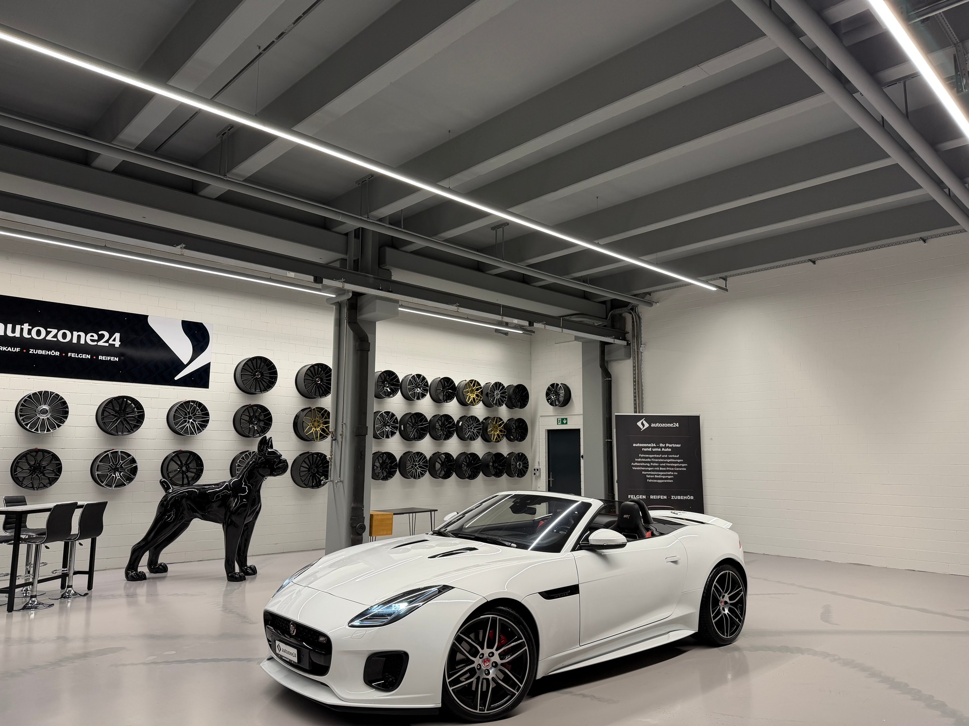 JAGUAR F-Type Convertible 2.0 Chequered Flag-image-10