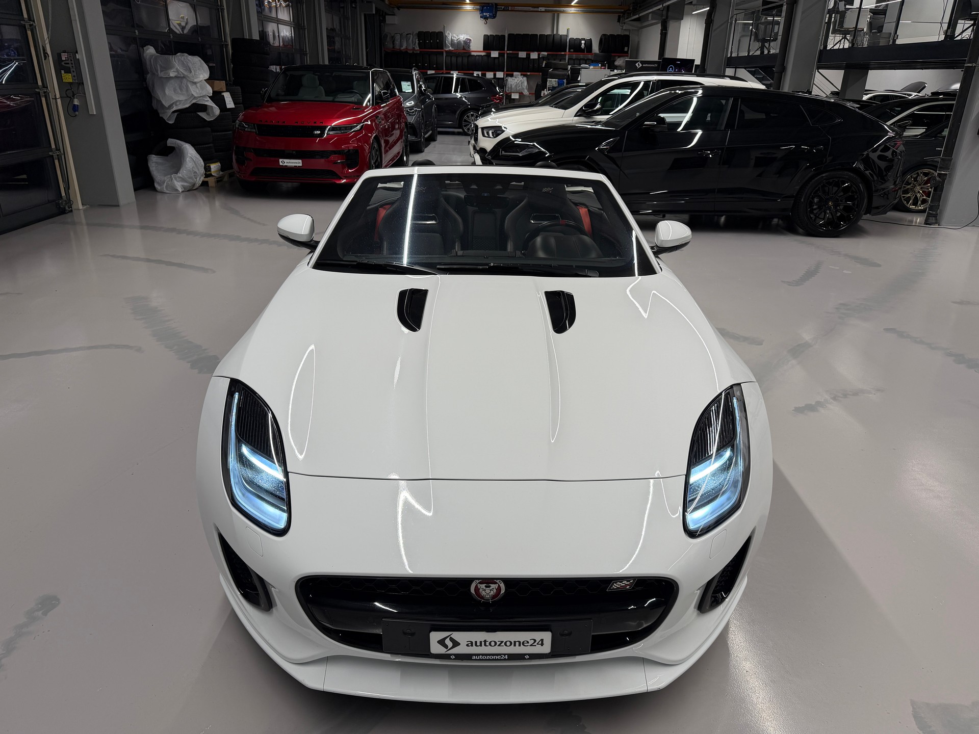 JAGUAR F-Type Convertible 2.0 Chequered Flag-image-11