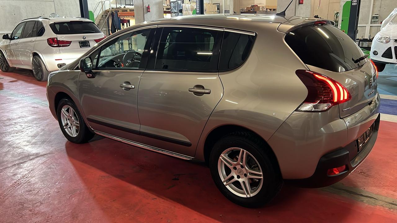 PEUGEOT 3008 1.6 Blue HDI Allure Tiptronic-image-4