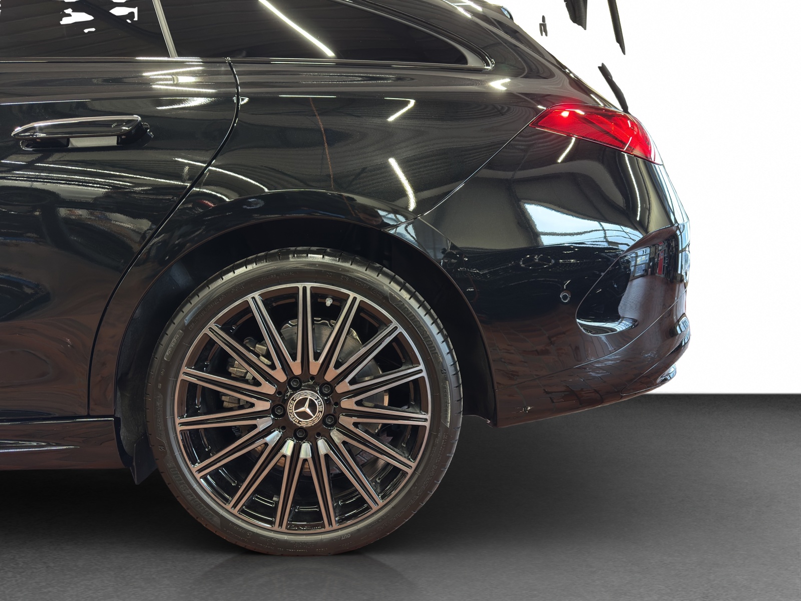 MERCEDES-BENZ CLA SB 350 4M 85 kWh EQ-image-22