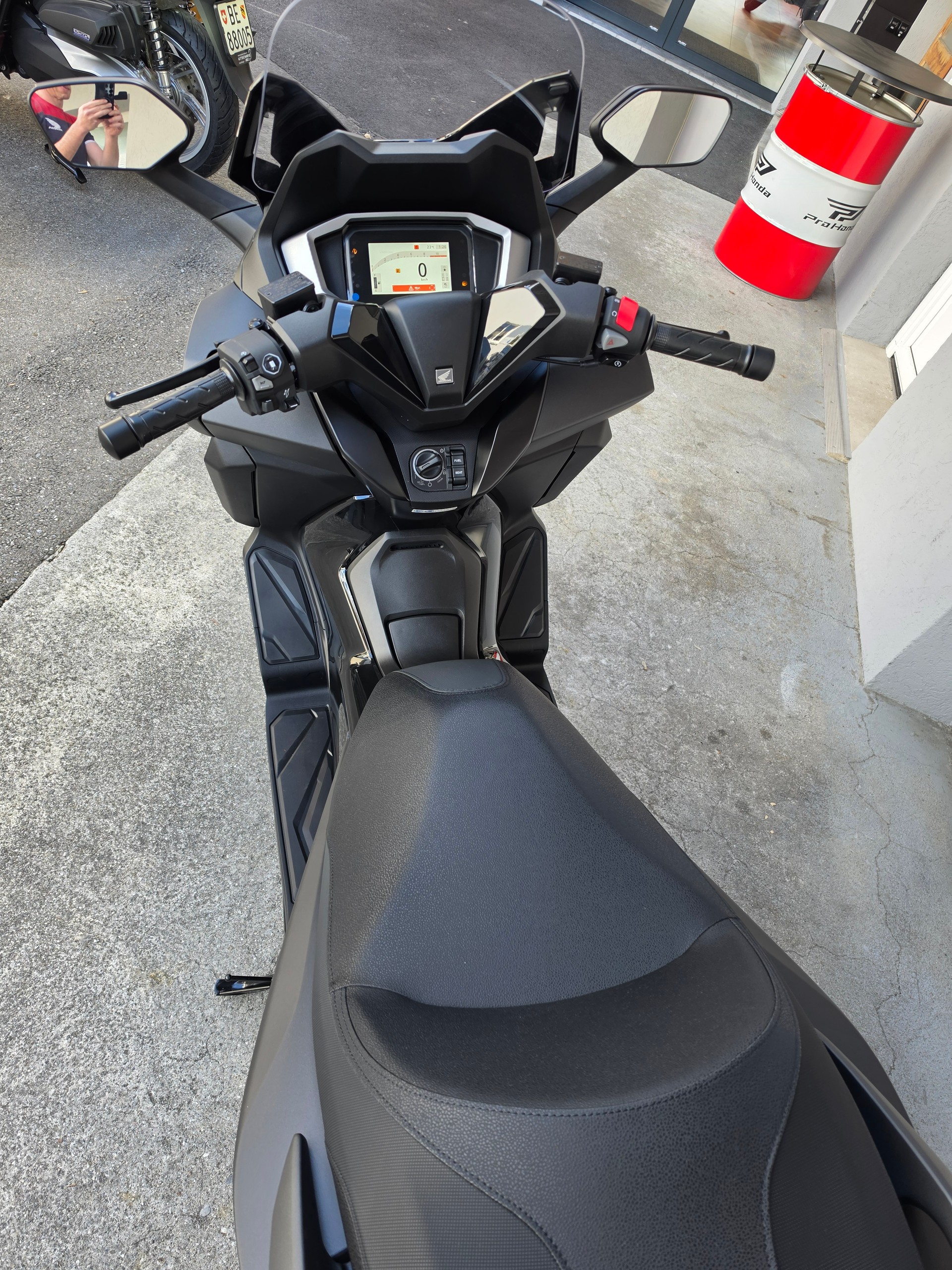 HONDA NSS 350 Special Edition-showroom-element-2